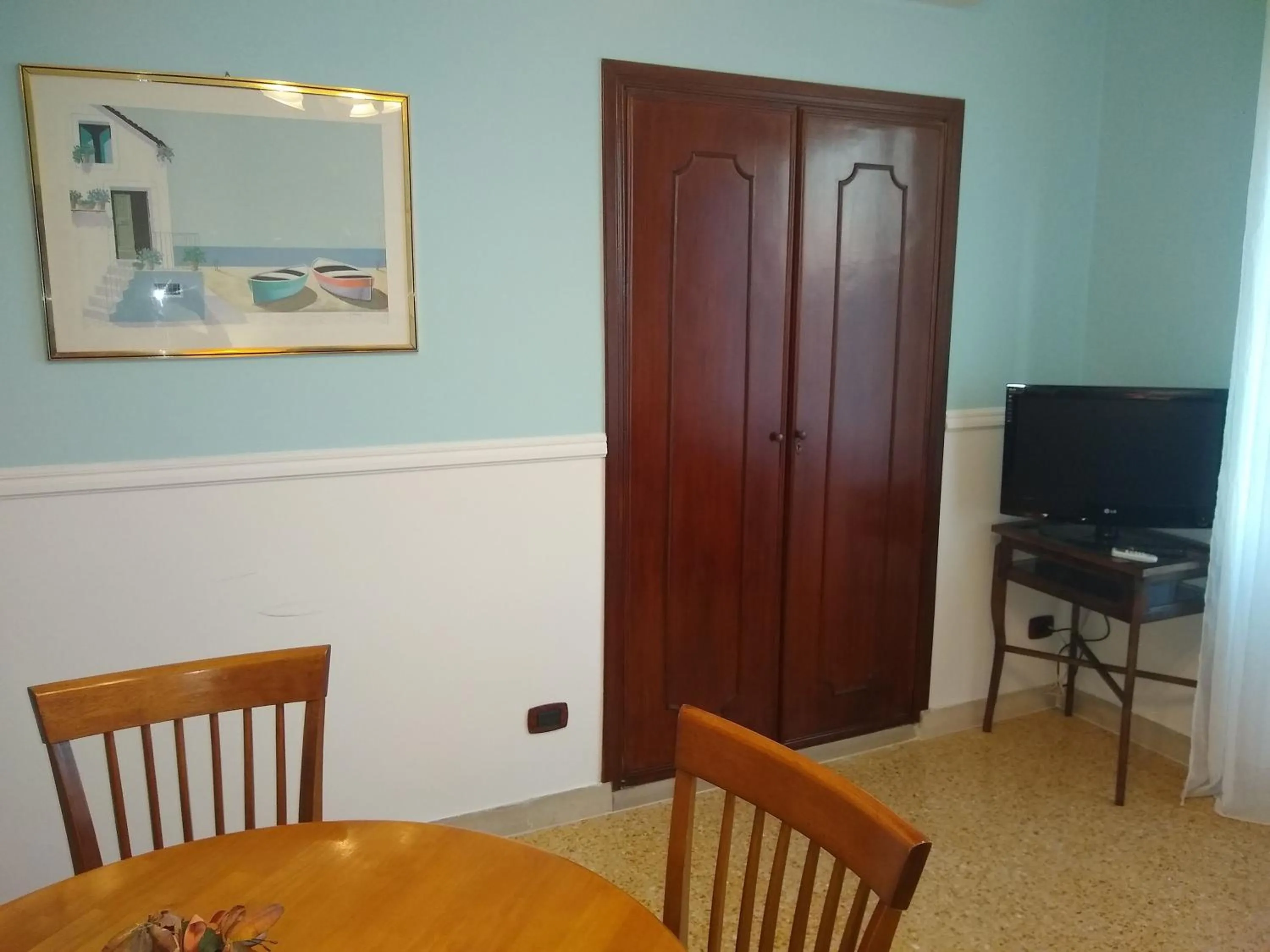 Communal lounge/ TV room in La finestra sul mare