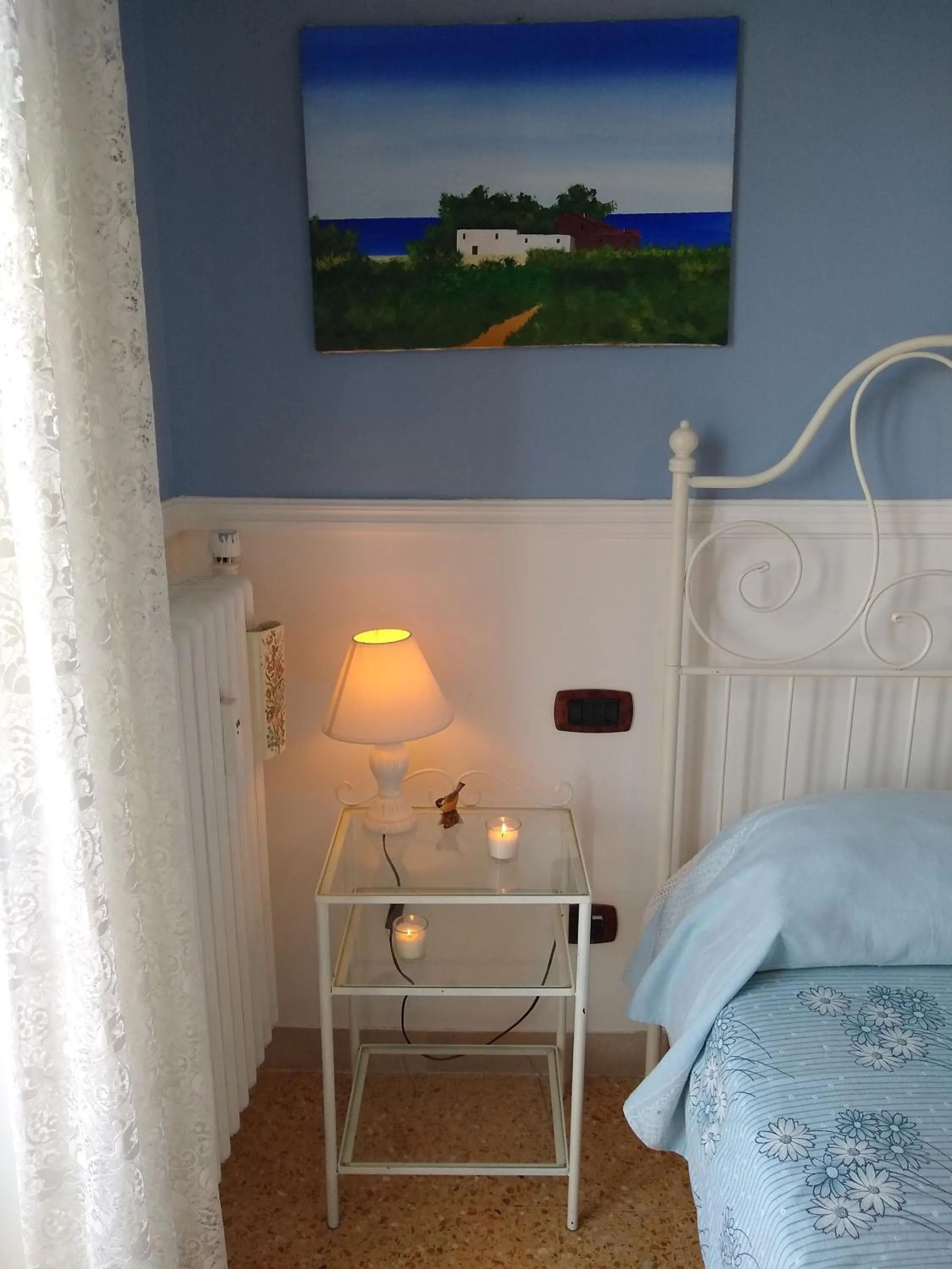 Bed in La finestra sul mare