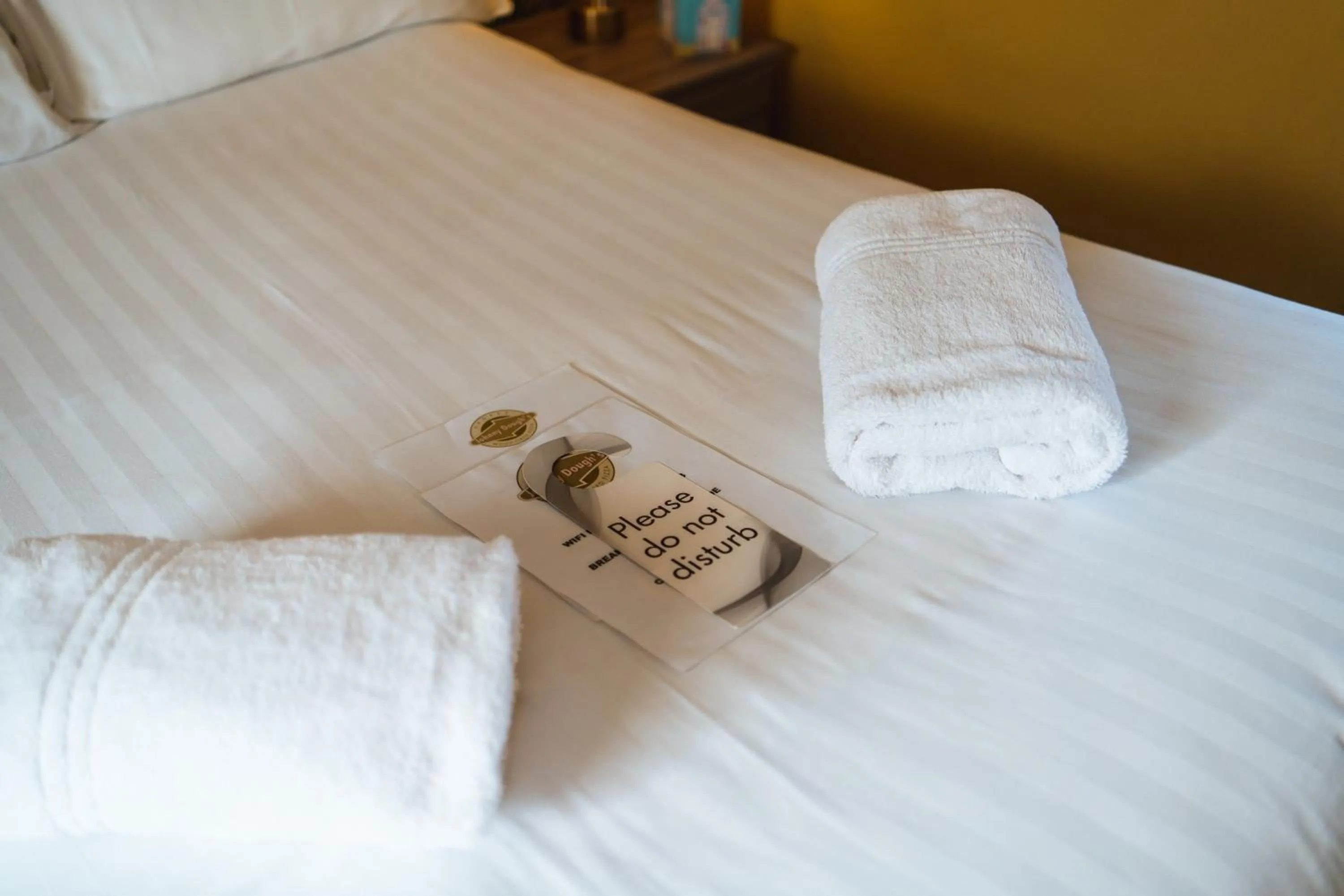 Bed in Johnny Dough's Conwy with Rooms