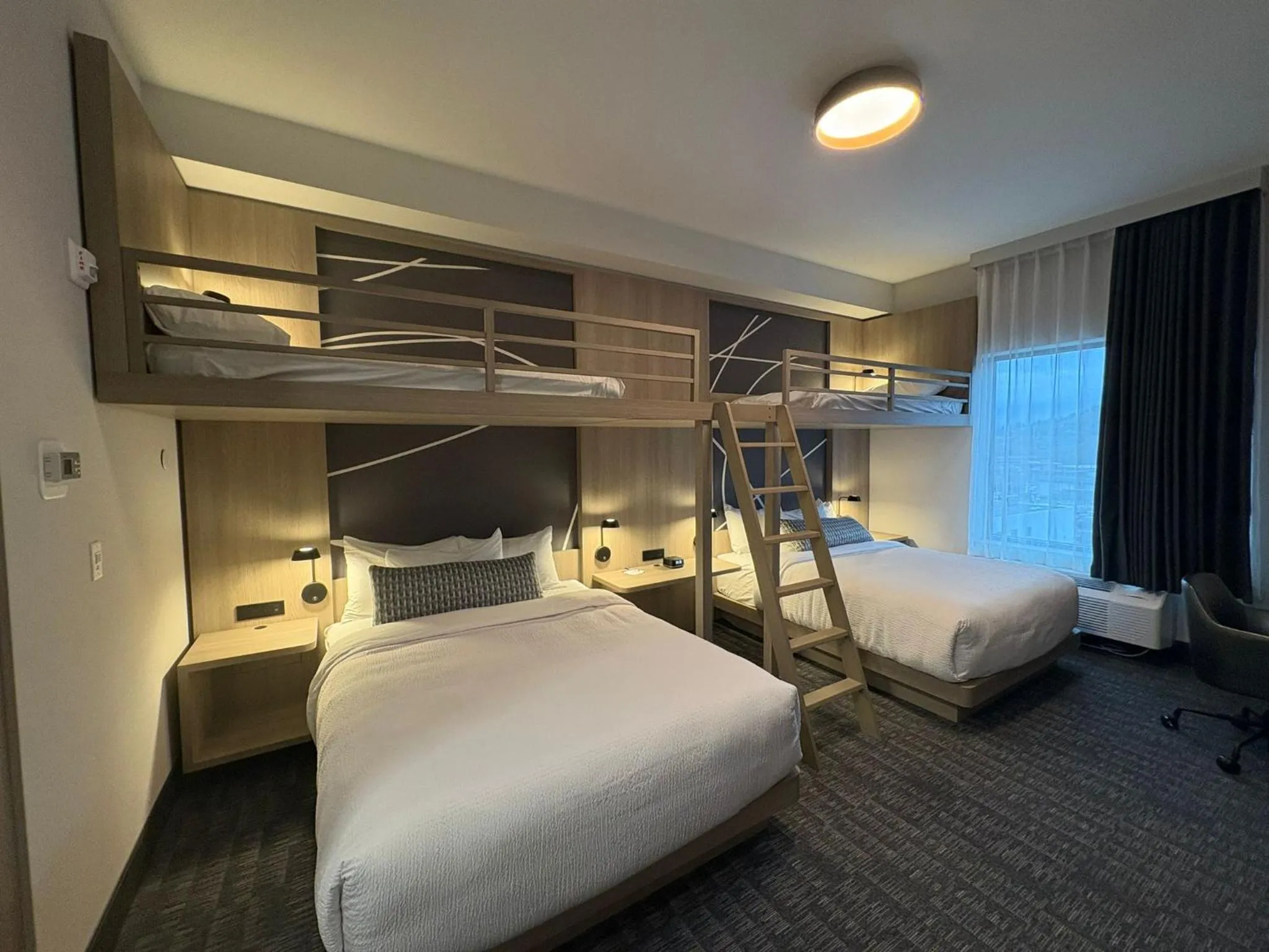 Bedroom, Bed in La Quinta Inn & Suites by Wyndham Kelowna BC