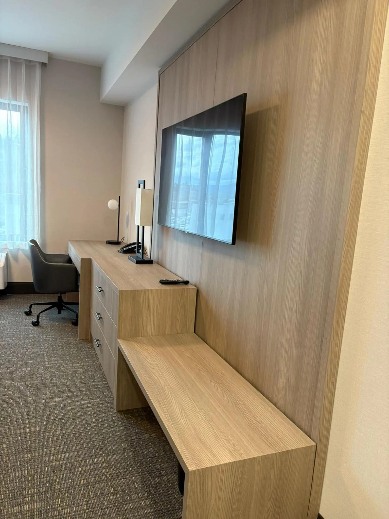 room service in La Quinta Inn & Suites by Wyndham Kelowna BC