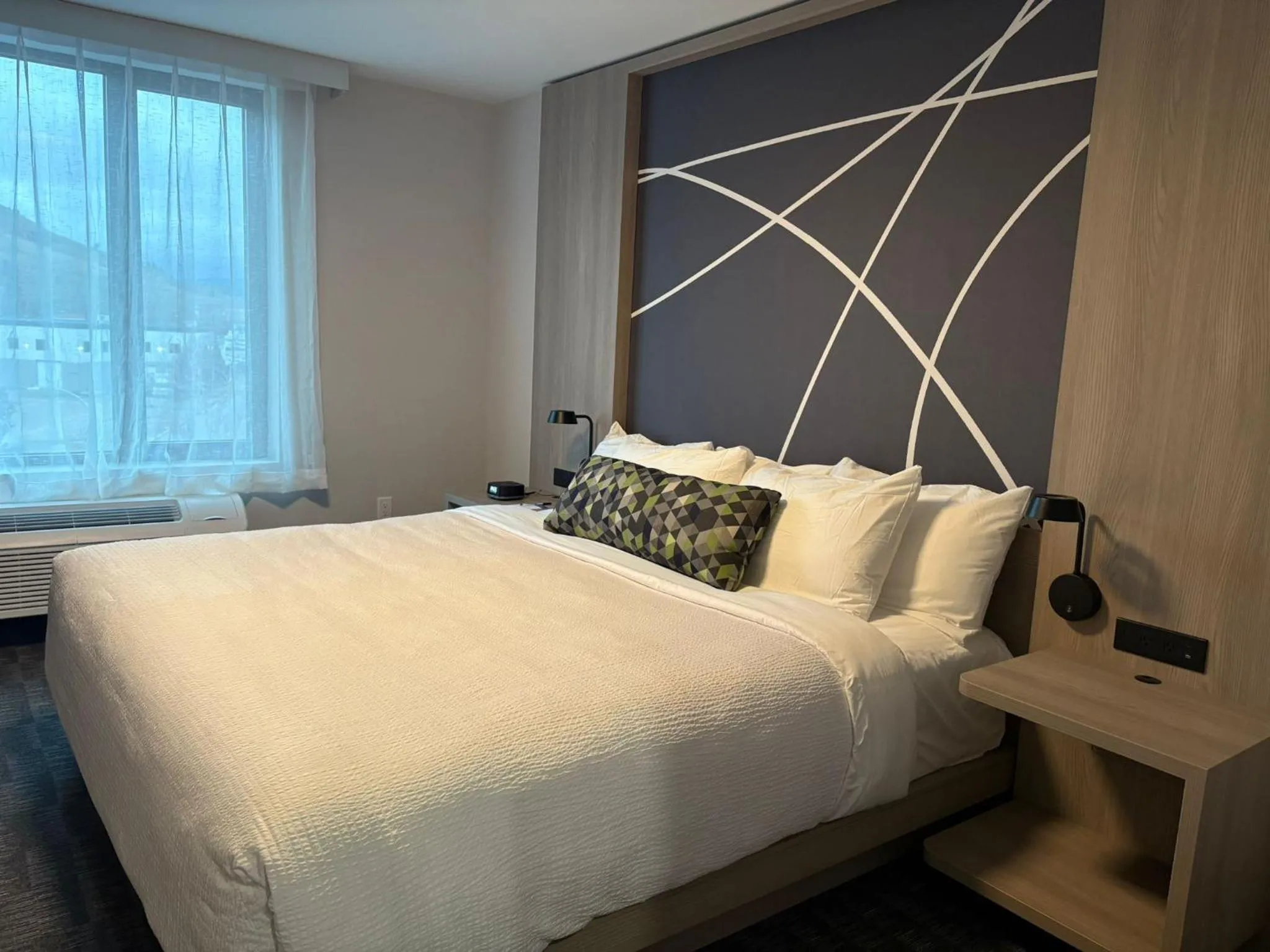 Bed in La Quinta Inn & Suites by Wyndham Kelowna BC