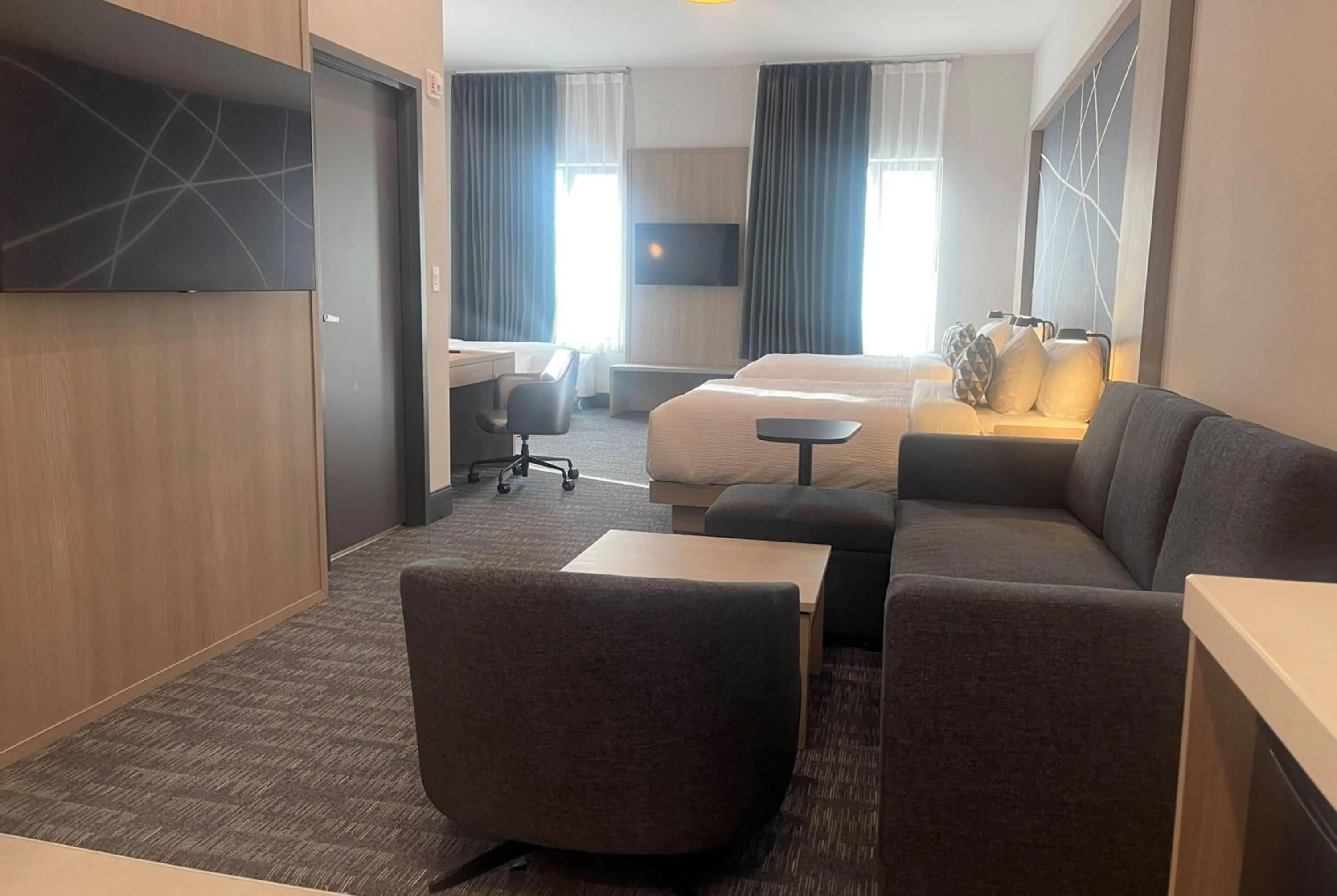 Photo of the whole room in La Quinta Inn & Suites by Wyndham Kelowna BC