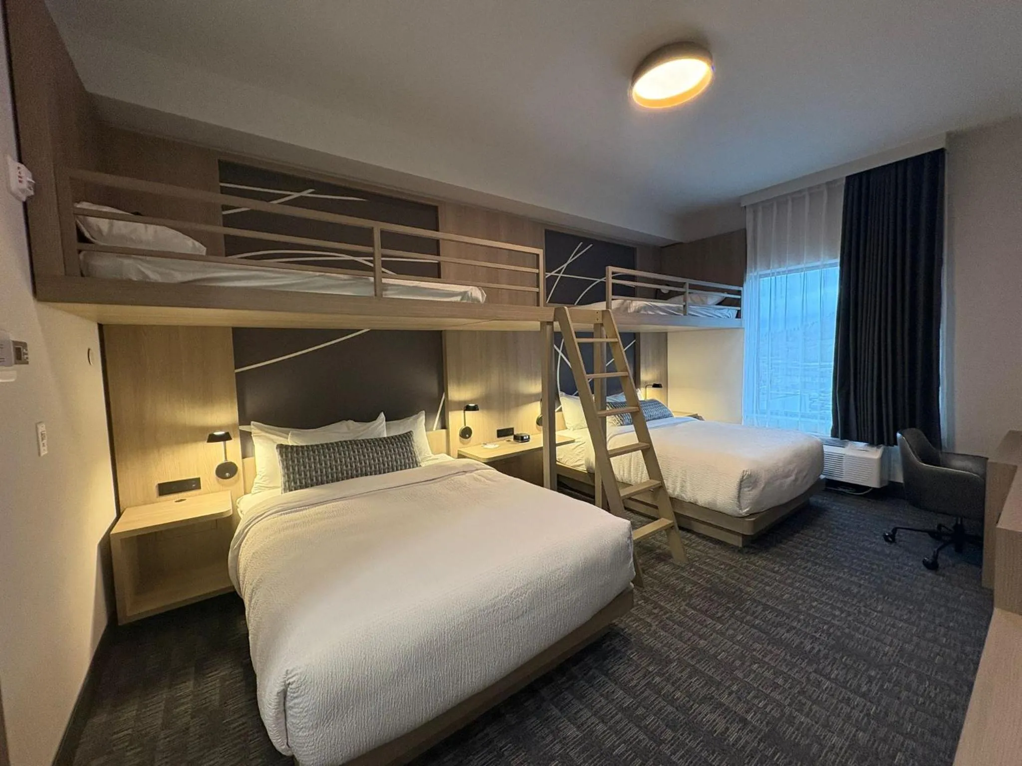 Bed in La Quinta Inn & Suites by Wyndham Kelowna BC