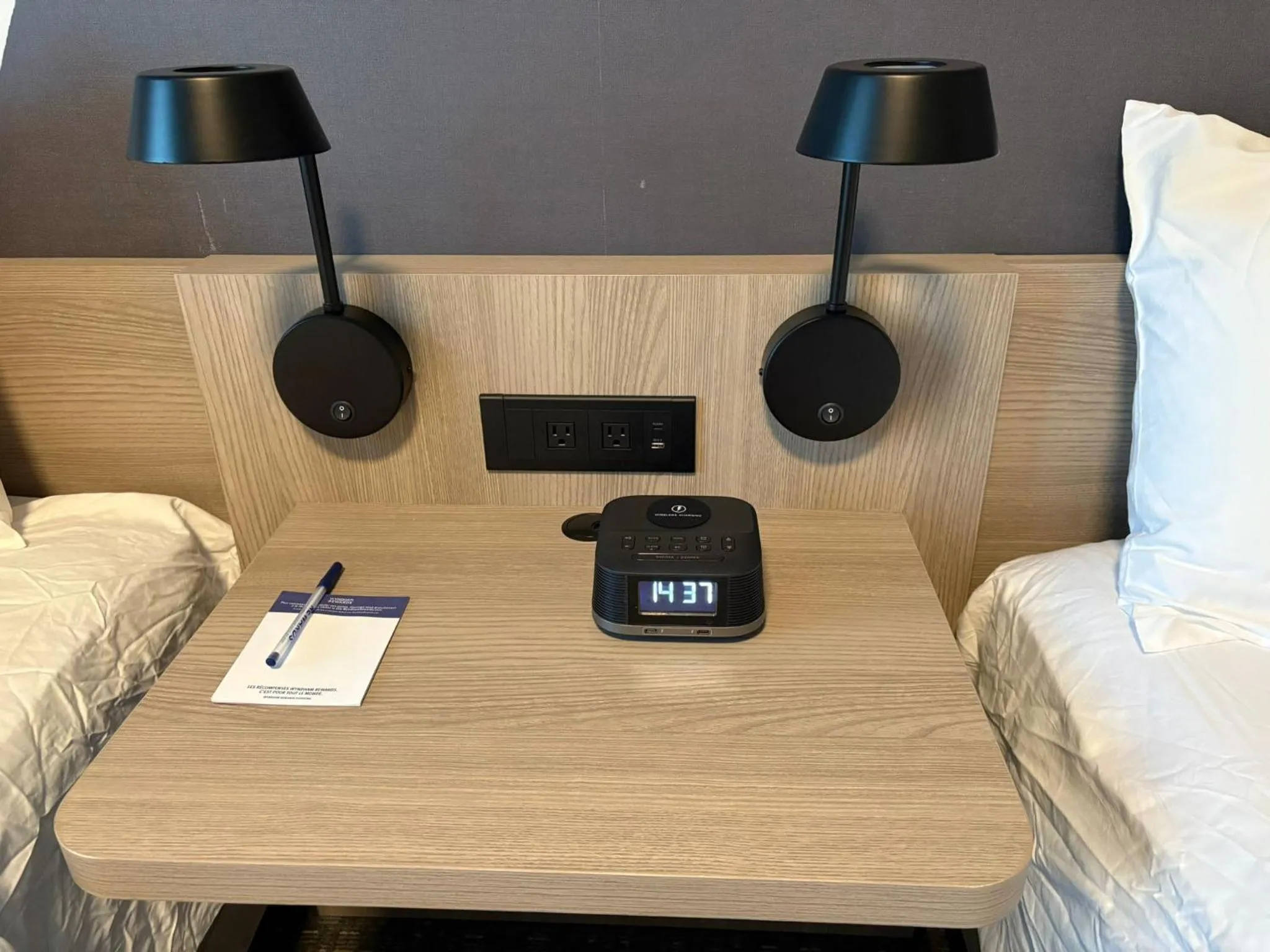 room service, Bed in La Quinta Inn & Suites by Wyndham Kelowna BC