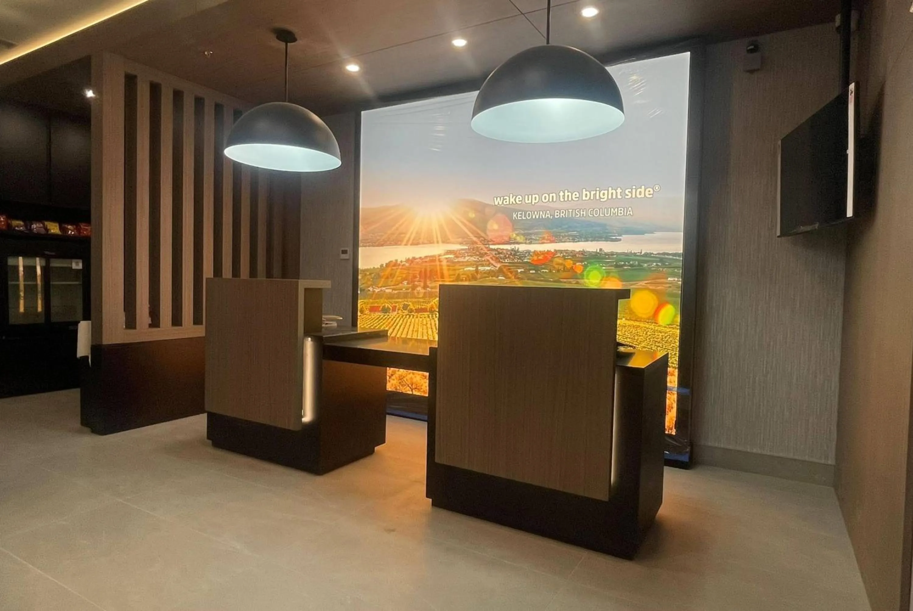 Lobby or reception in La Quinta Inn & Suites by Wyndham Kelowna BC
