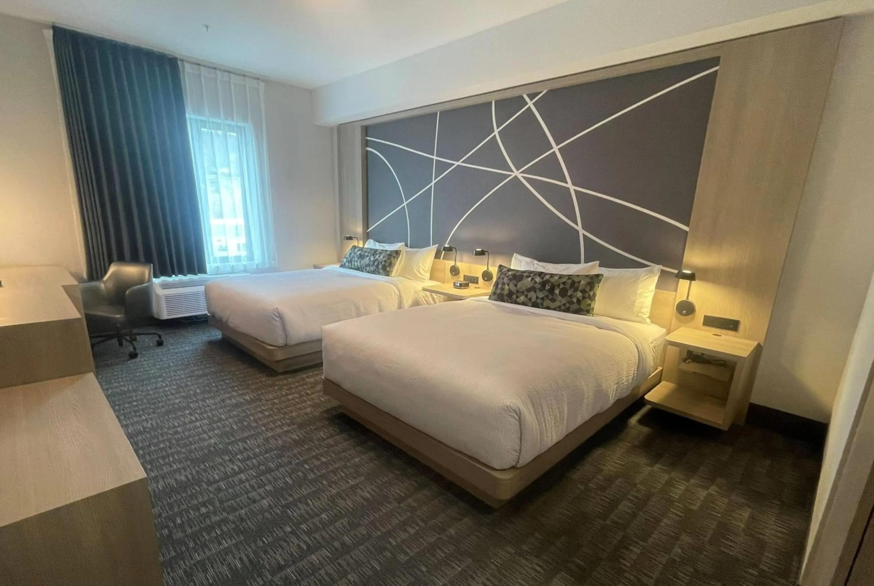 Photo of the whole room, Bed in La Quinta Inn & Suites by Wyndham Kelowna BC