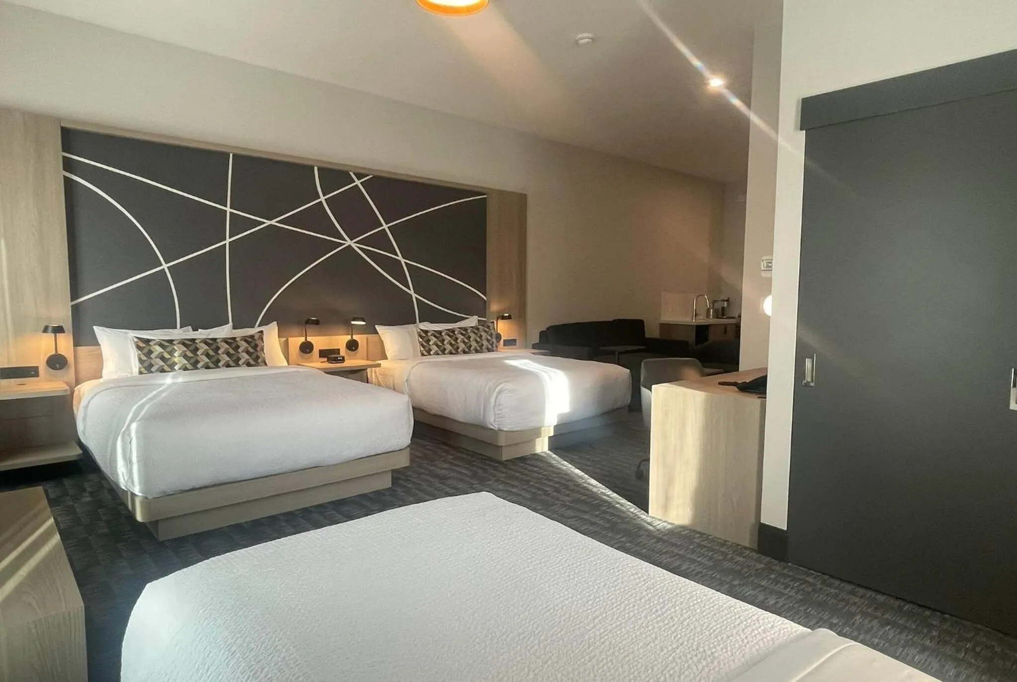 Photo of the whole room, Bed in La Quinta Inn & Suites by Wyndham Kelowna BC