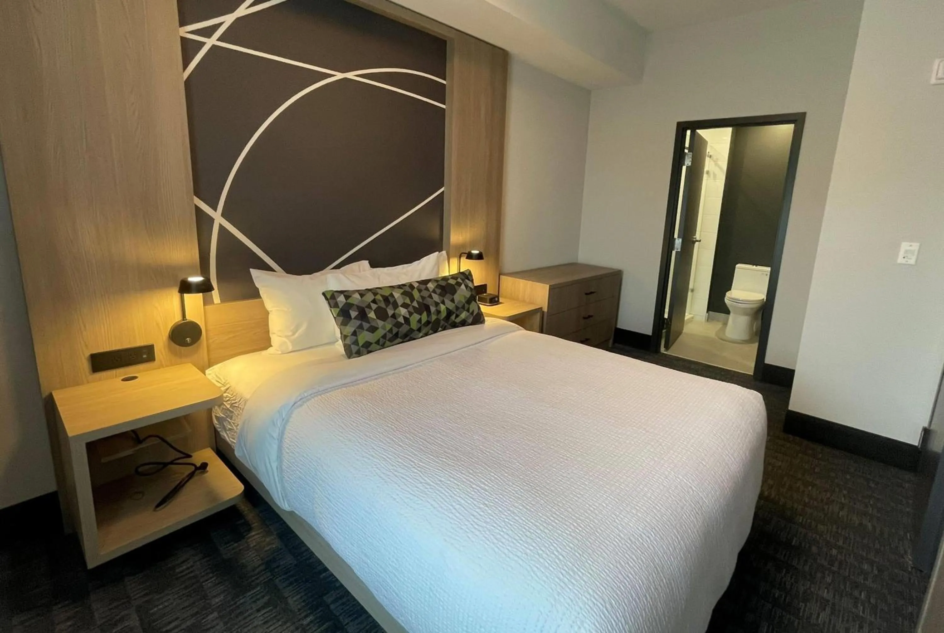 Photo of the whole room, Bed in La Quinta Inn & Suites by Wyndham Kelowna BC