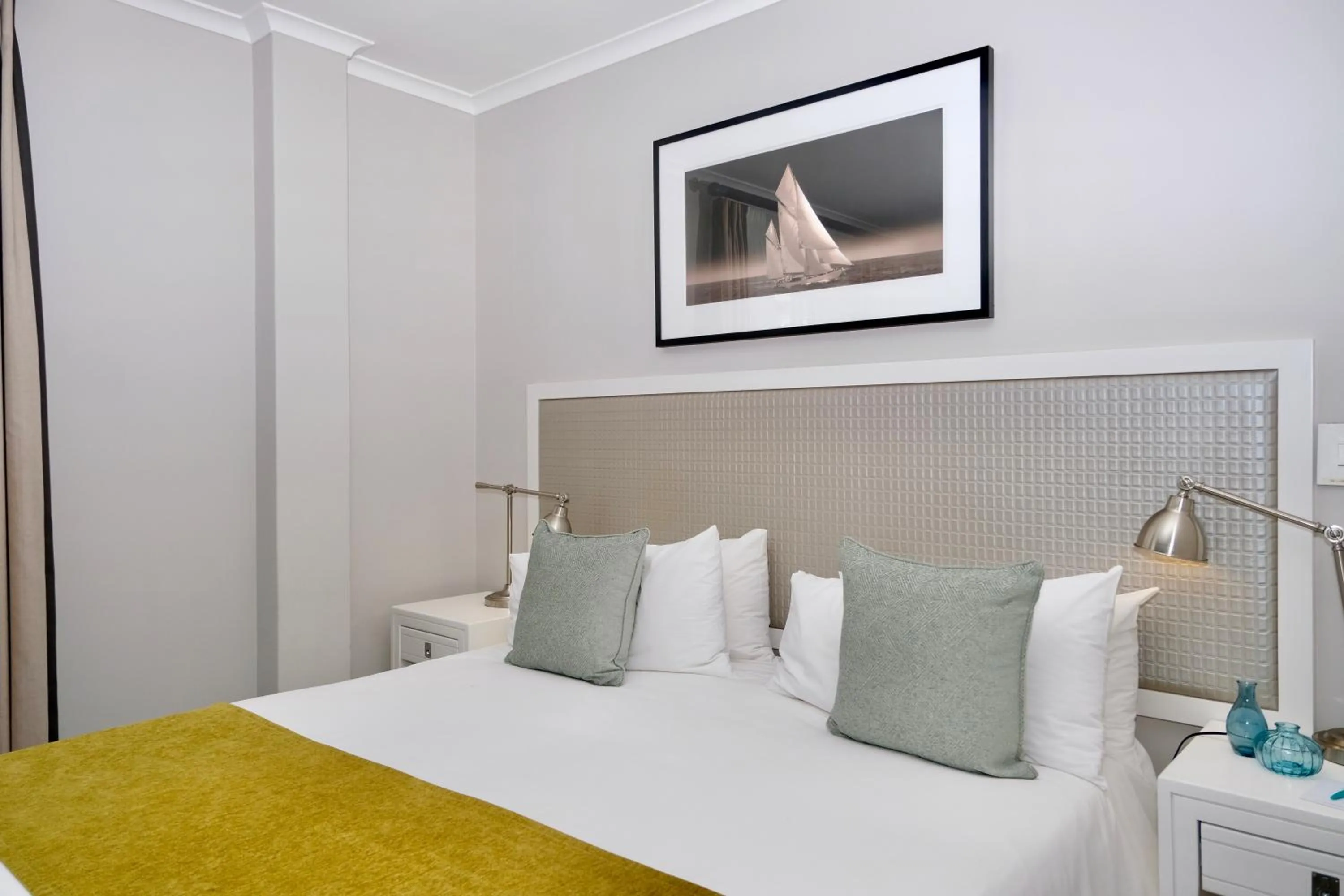 Bedroom, Bed in Simon's Town Quayside Hotel