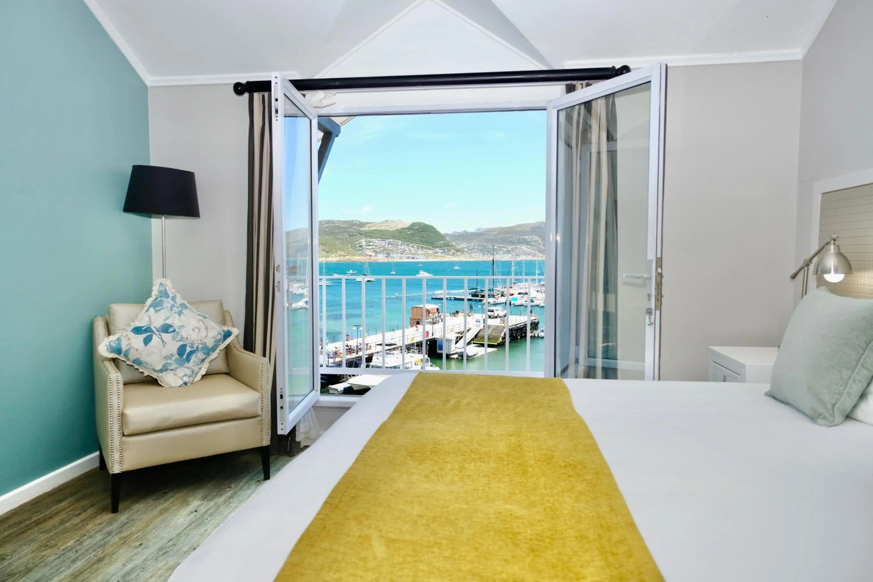 Bedroom, Bed in Simon's Town Quayside Hotel