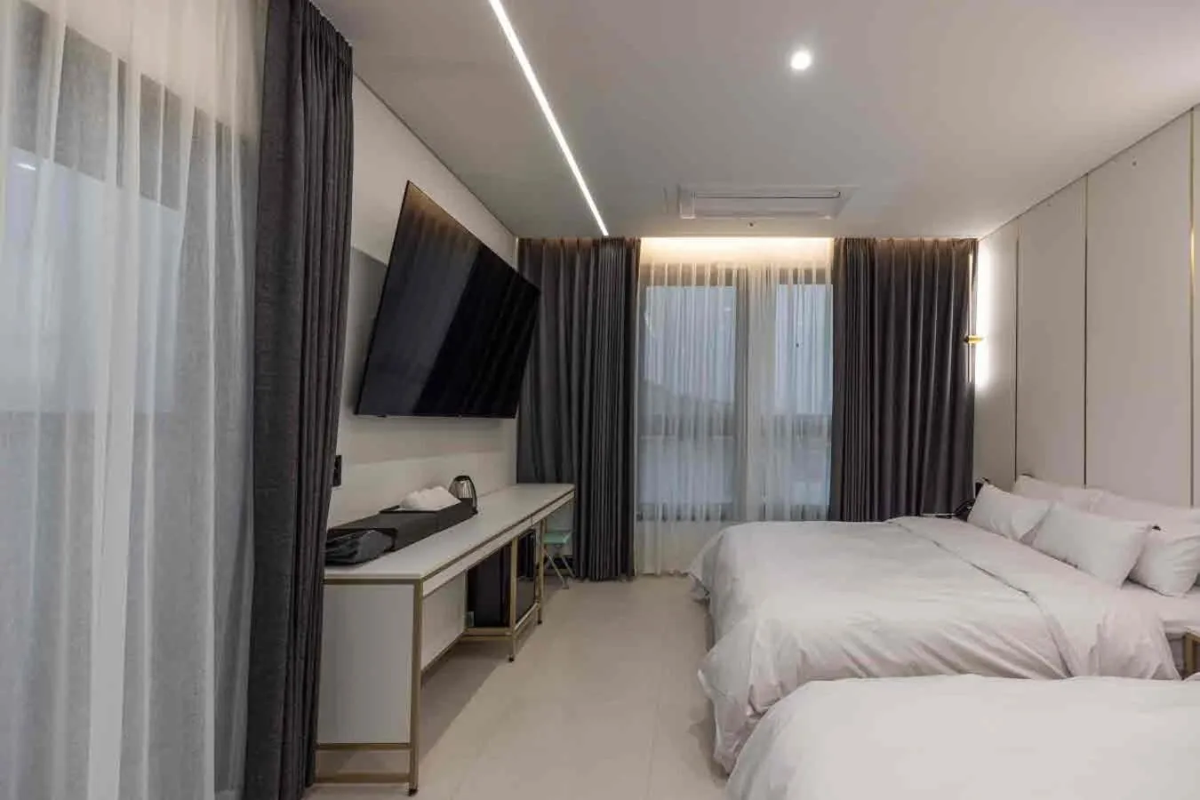 Bedroom, Bed in Pyeongtaek Hotel The Gray Songtan