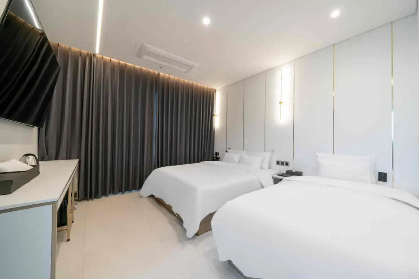 Bedroom, Bed in Pyeongtaek Hotel The Gray Songtan