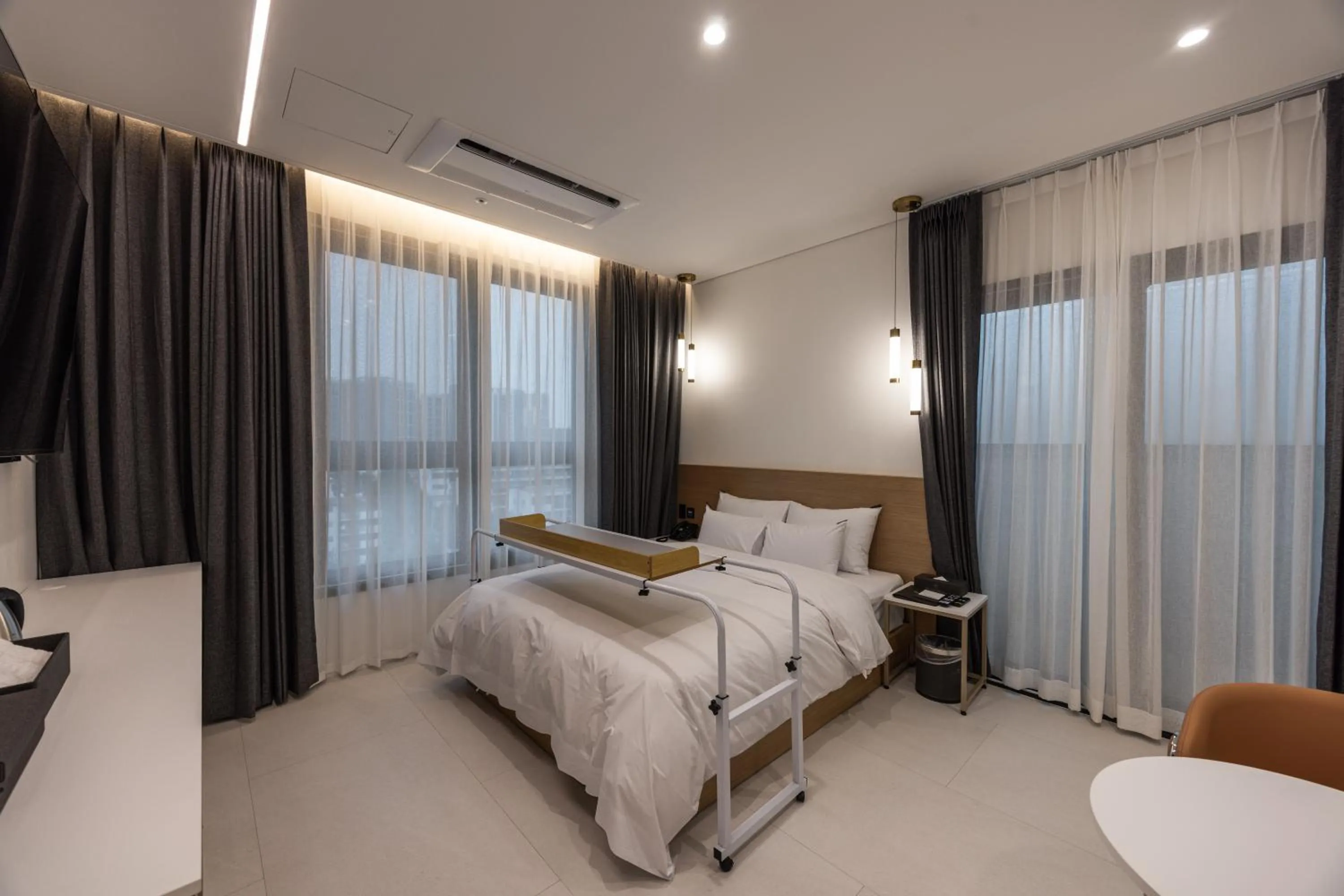 Bedroom, Bed in Pyeongtaek Hotel The Gray Songtan