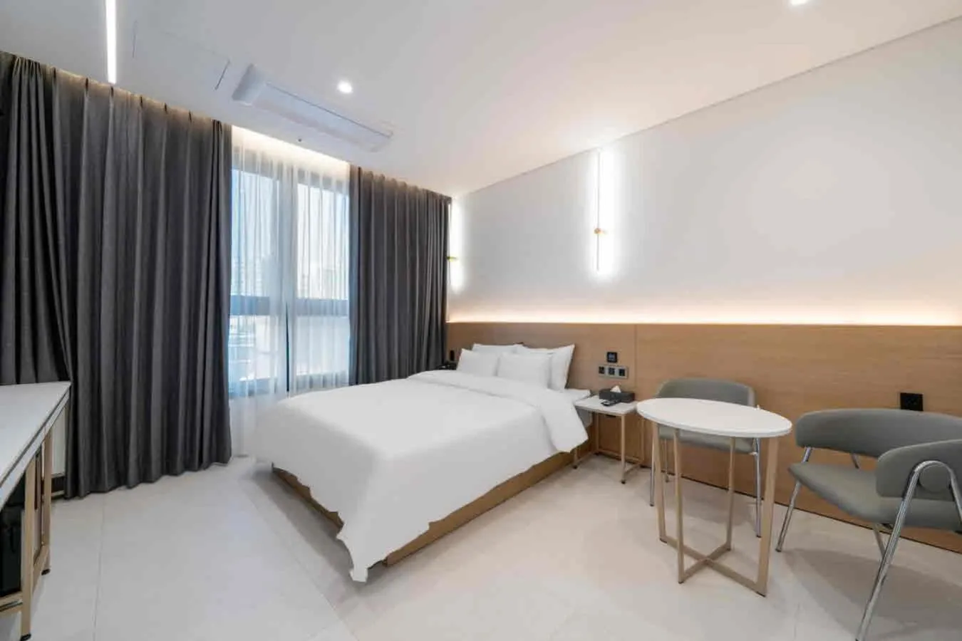 Bedroom, Bed in Pyeongtaek Hotel The Gray Songtan