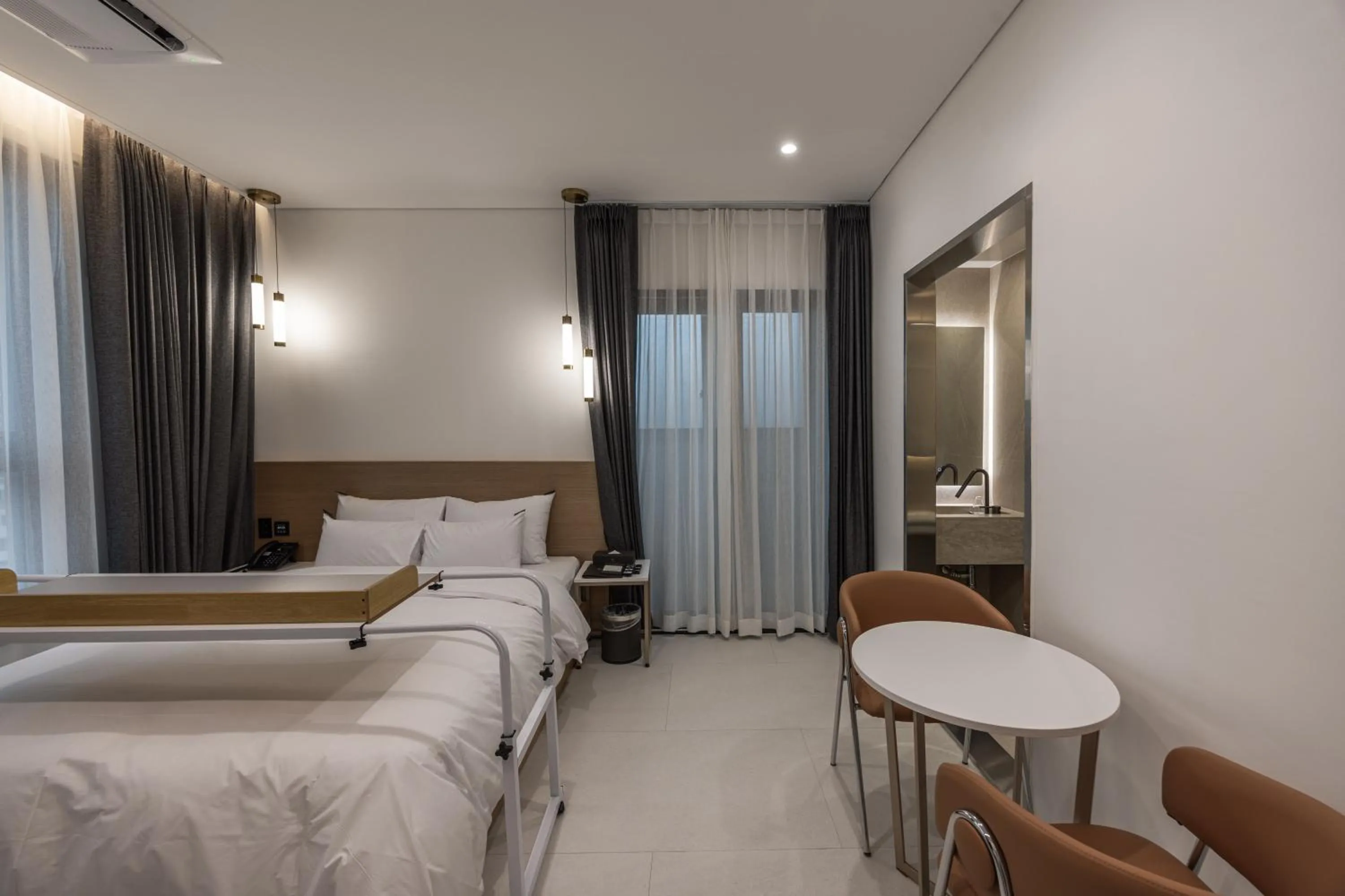 Bedroom, Bed in Pyeongtaek Hotel The Gray Songtan
