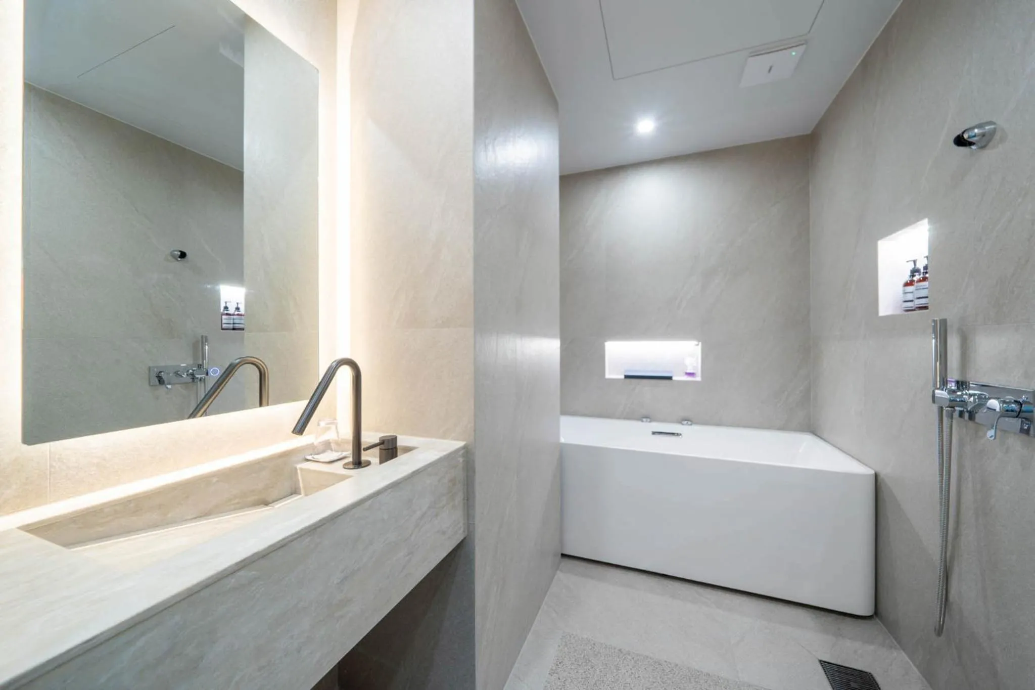 Bathroom in Pyeongtaek Hotel The Gray Songtan