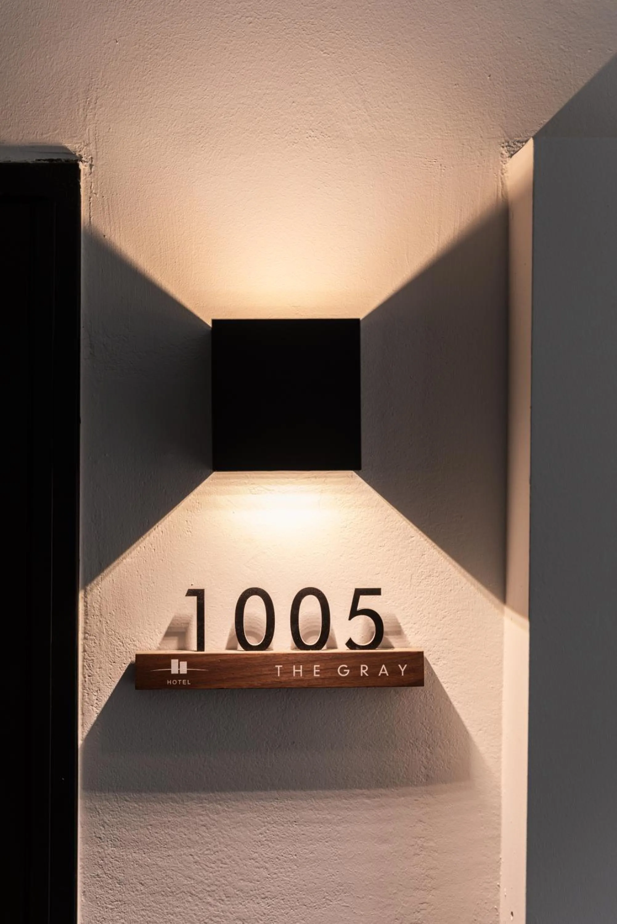 Property logo or sign in Pyeongtaek Hotel The Gray Songtan