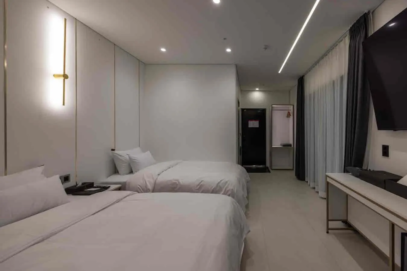Bedroom, Bed in Pyeongtaek Hotel The Gray Songtan