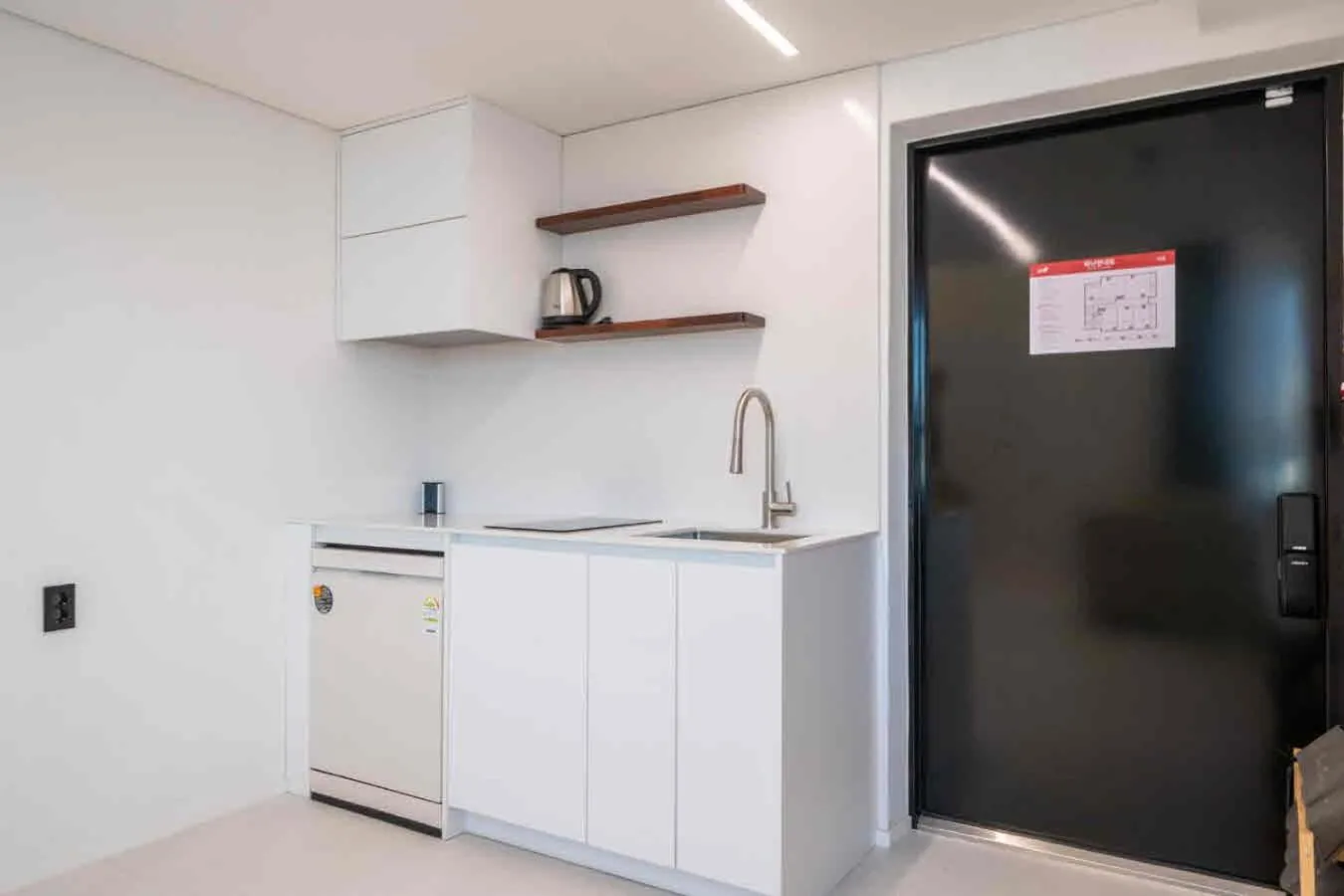 Kitchen or kitchenette in Pyeongtaek Hotel The Gray Songtan