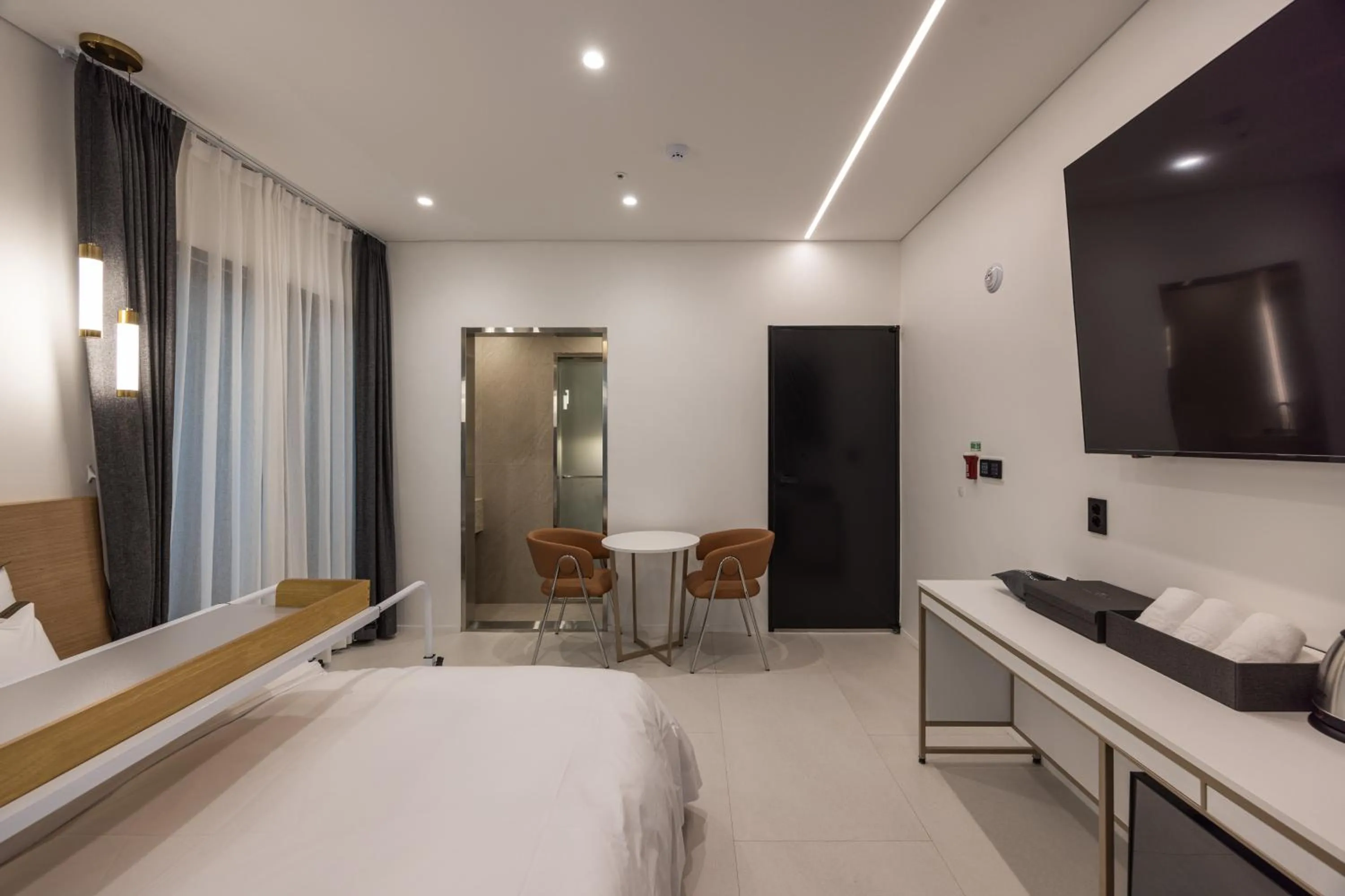 Bedroom, Bed in Pyeongtaek Hotel The Gray Songtan