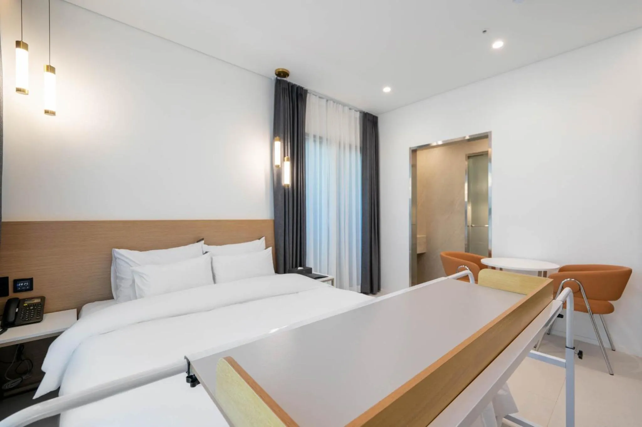 Bedroom, Bed in Pyeongtaek Hotel The Gray Songtan
