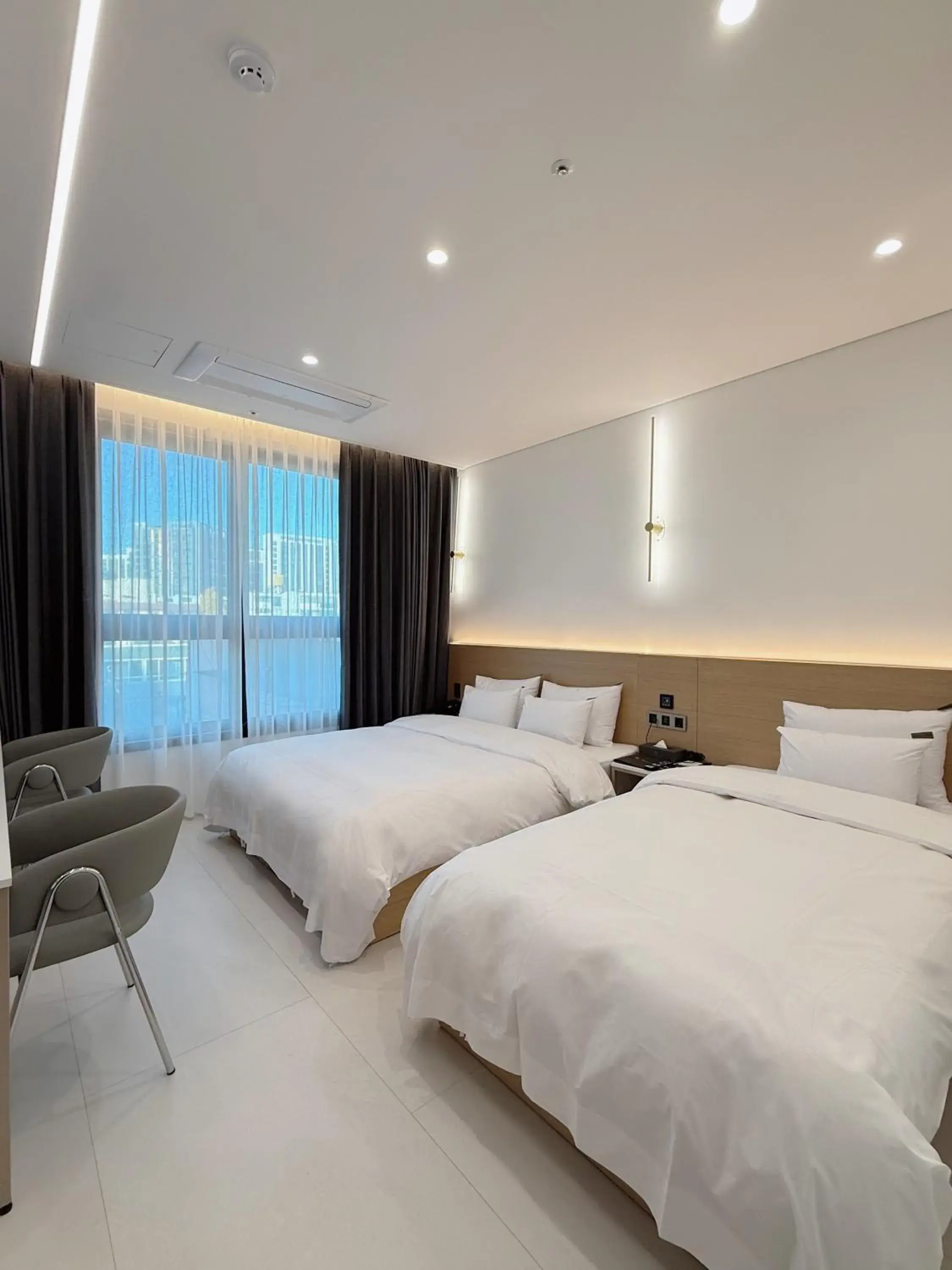 Deluxe Twin Room in Pyeongtaek Hotel The Gray Songtan Deluxe Twin Room in Pyeongtaek Hotel The Gray Songtan