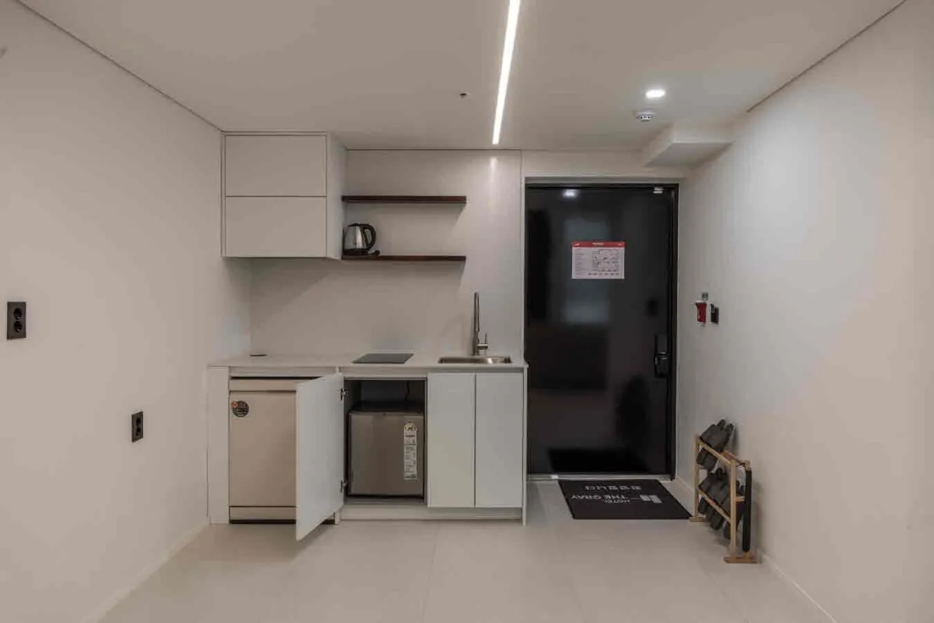 Kitchen or kitchenette in Pyeongtaek Hotel The Gray Songtan