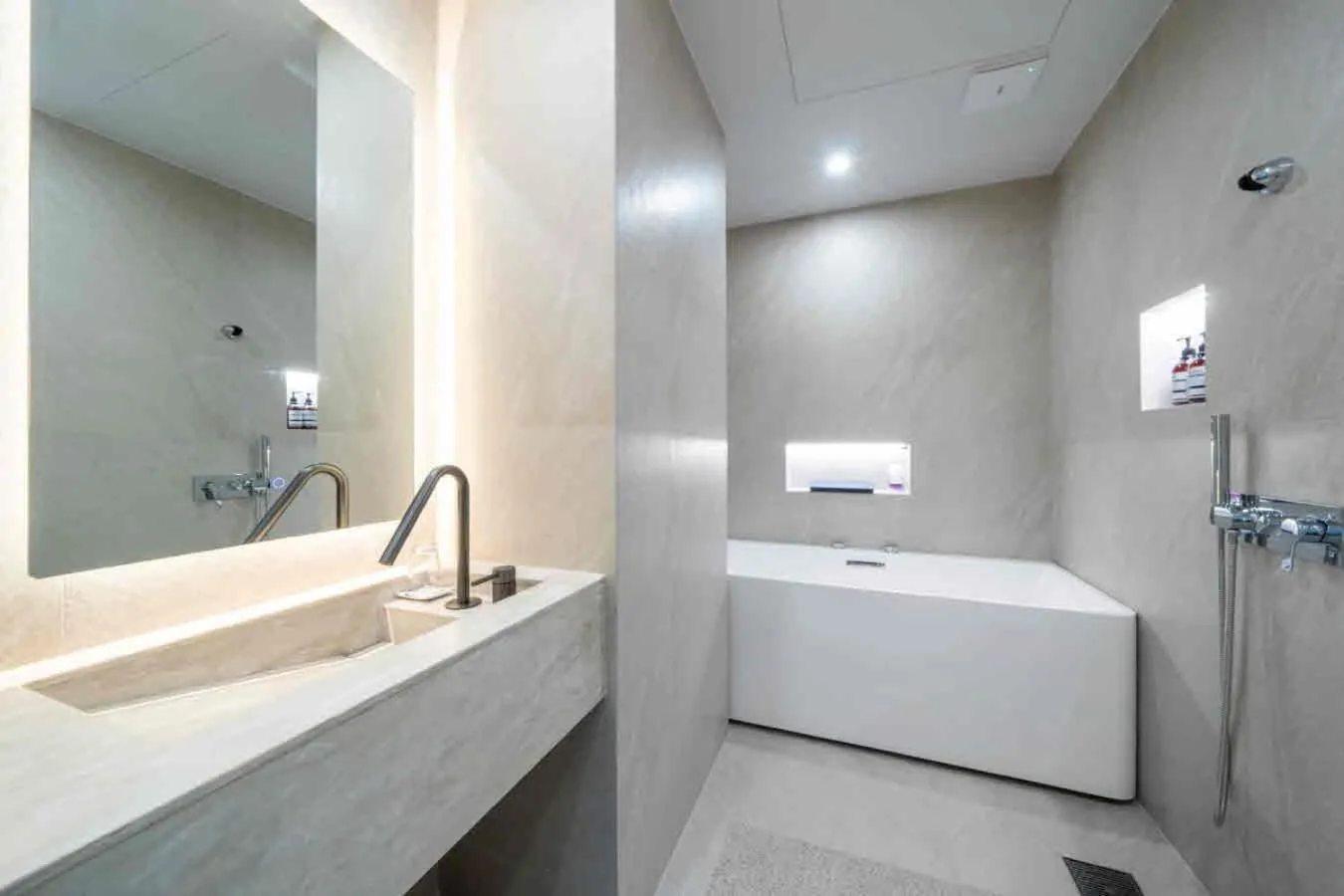 Bathroom in Pyeongtaek Hotel The Gray Songtan