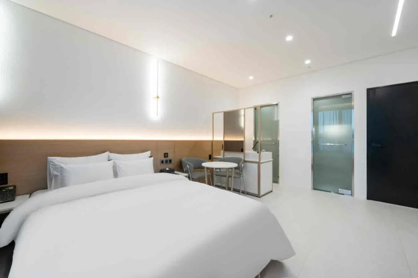 Bedroom, Bed in Pyeongtaek Hotel The Gray Songtan