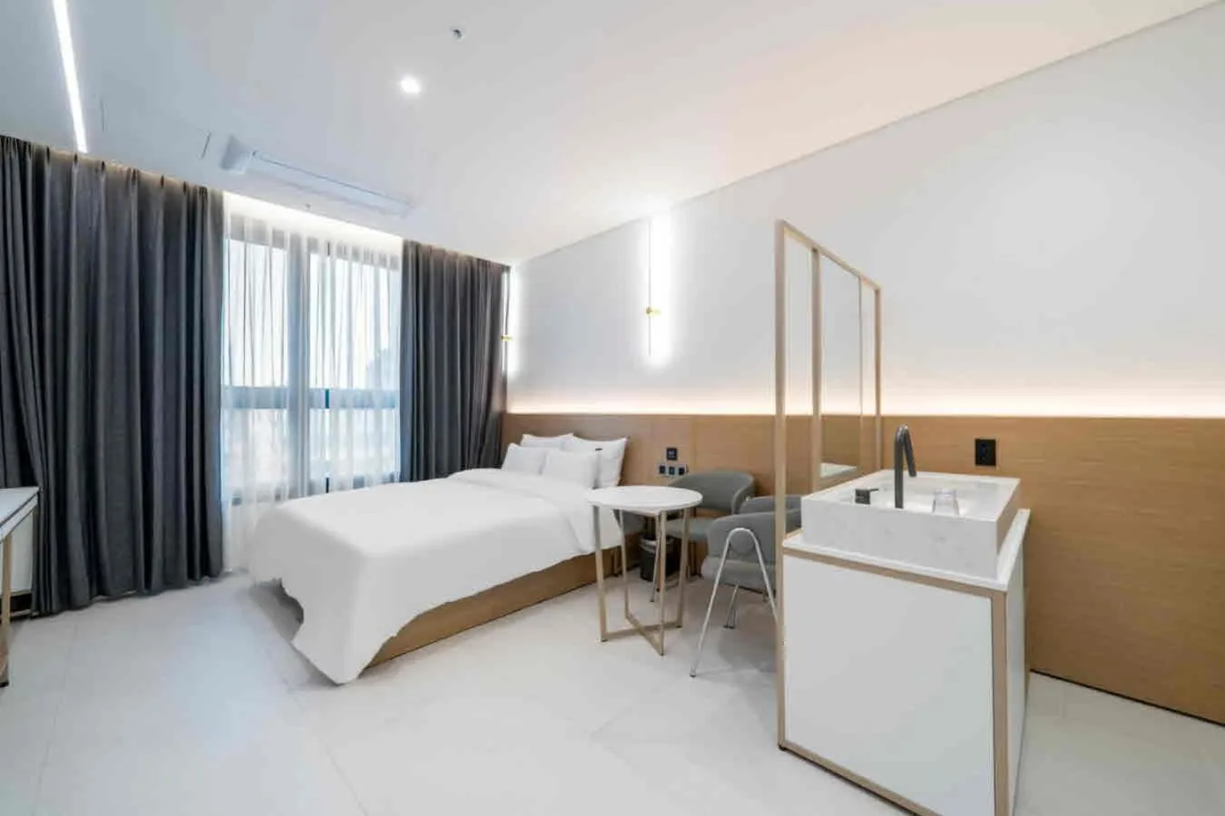 Bedroom, Bed in Pyeongtaek Hotel The Gray Songtan