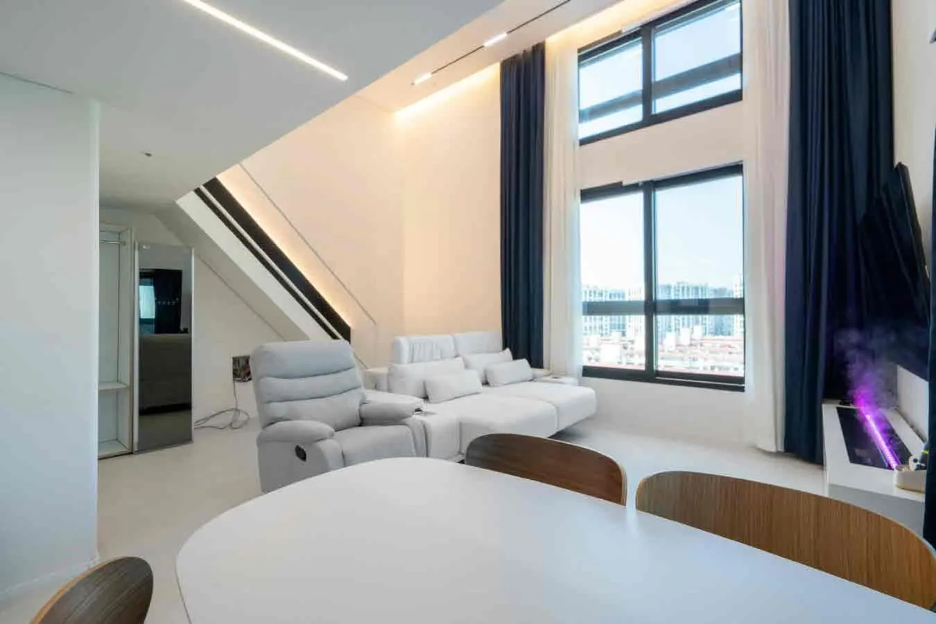 Living room, Bed in Pyeongtaek Hotel The Gray Songtan