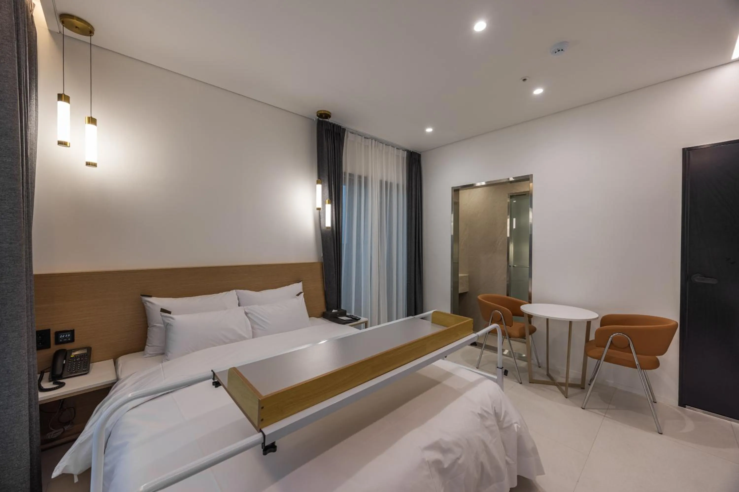 Bedroom, Bed in Pyeongtaek Hotel The Gray Songtan