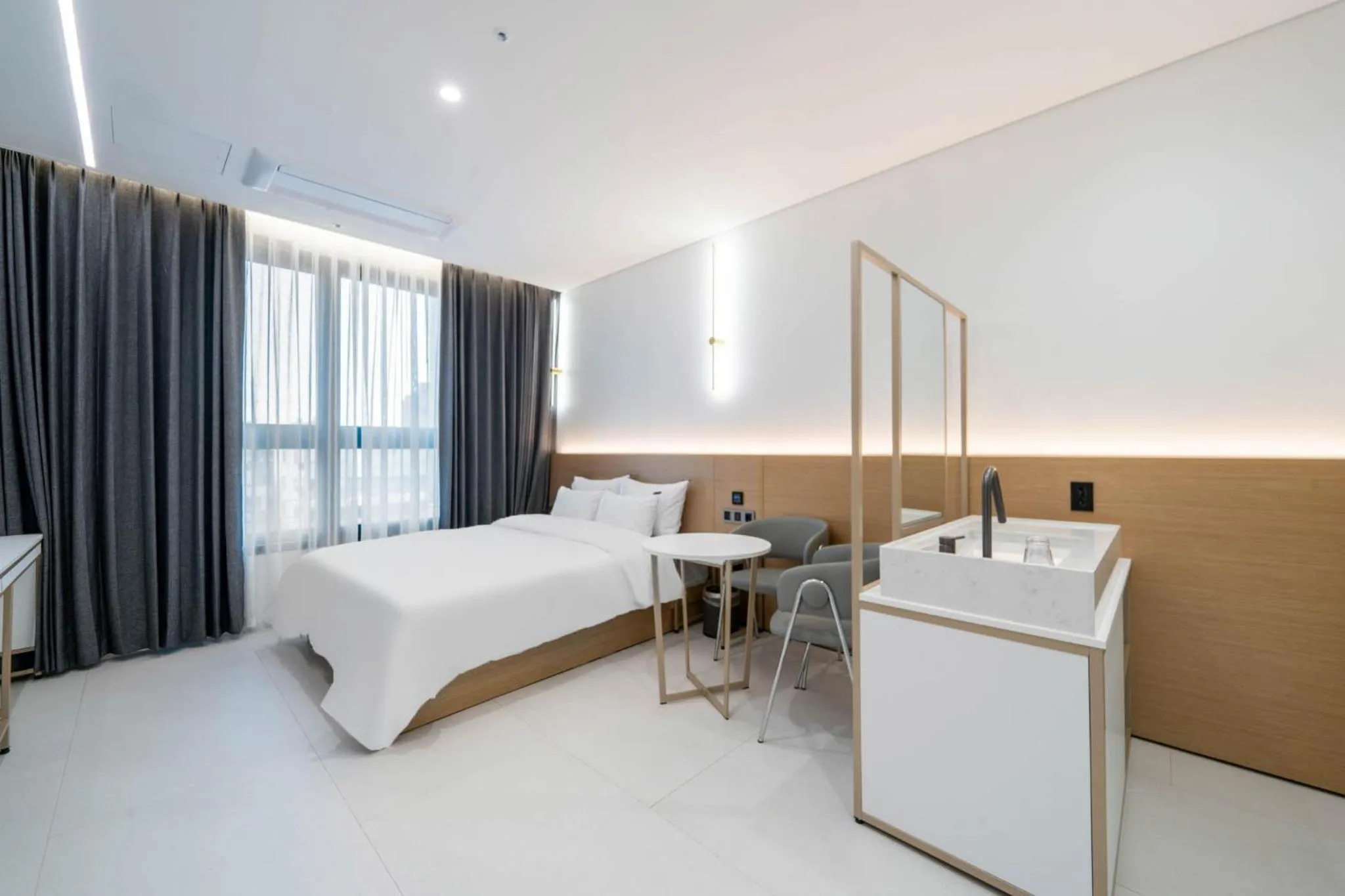 Bedroom, Bed in Pyeongtaek Hotel The Gray Songtan