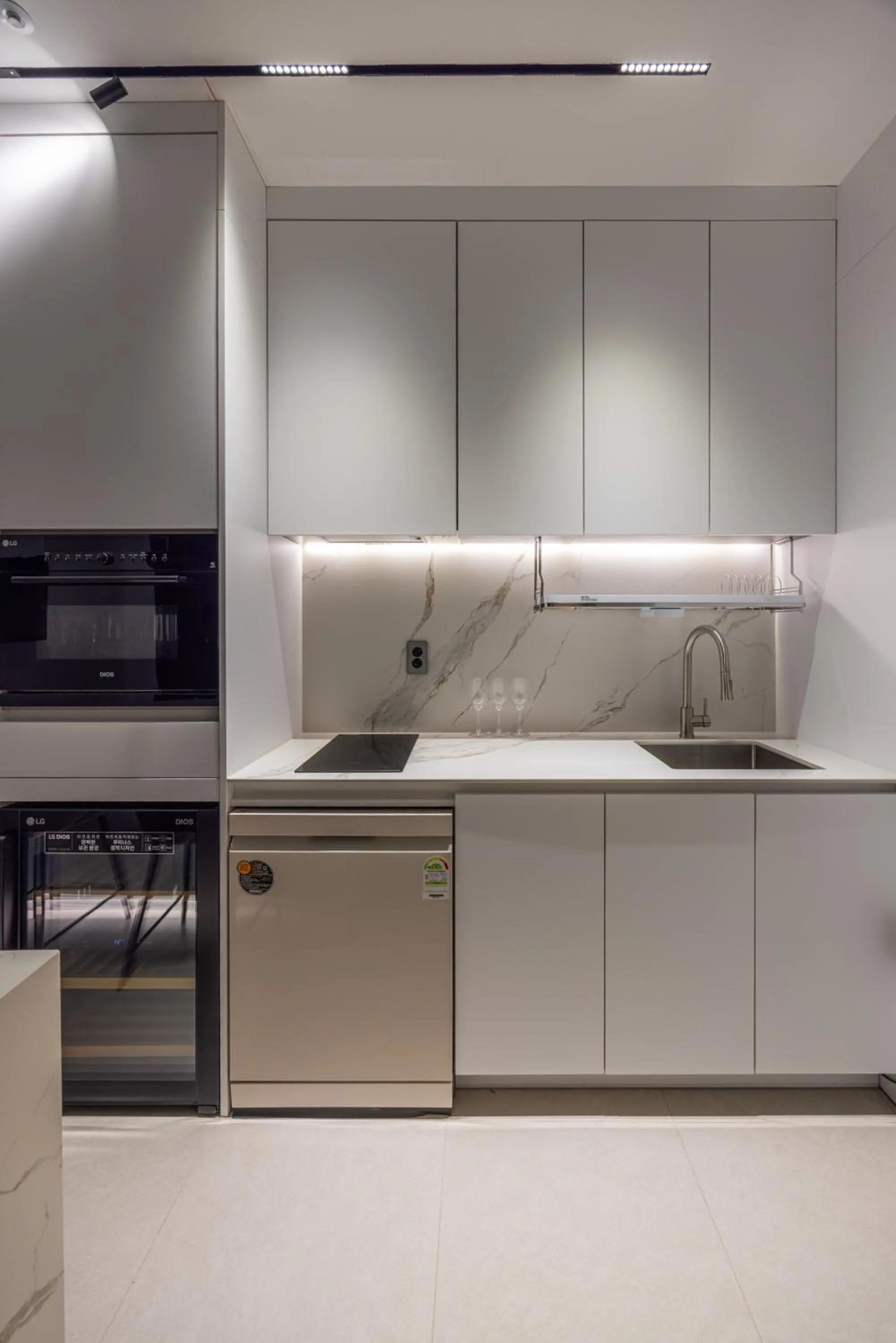 Kitchen or kitchenette in Pyeongtaek Hotel The Gray Songtan