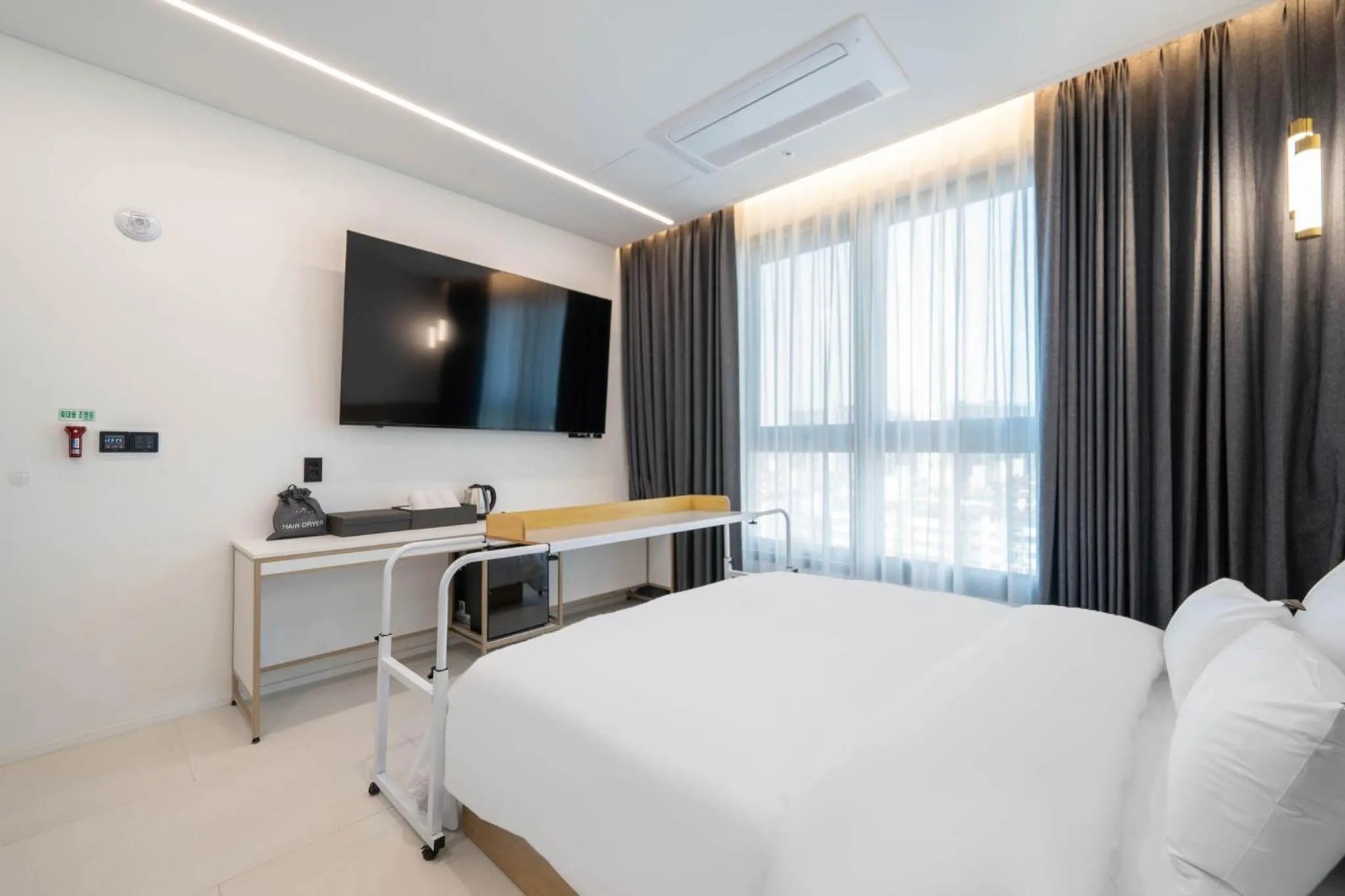 Bedroom, Bed in Pyeongtaek Hotel The Gray Songtan