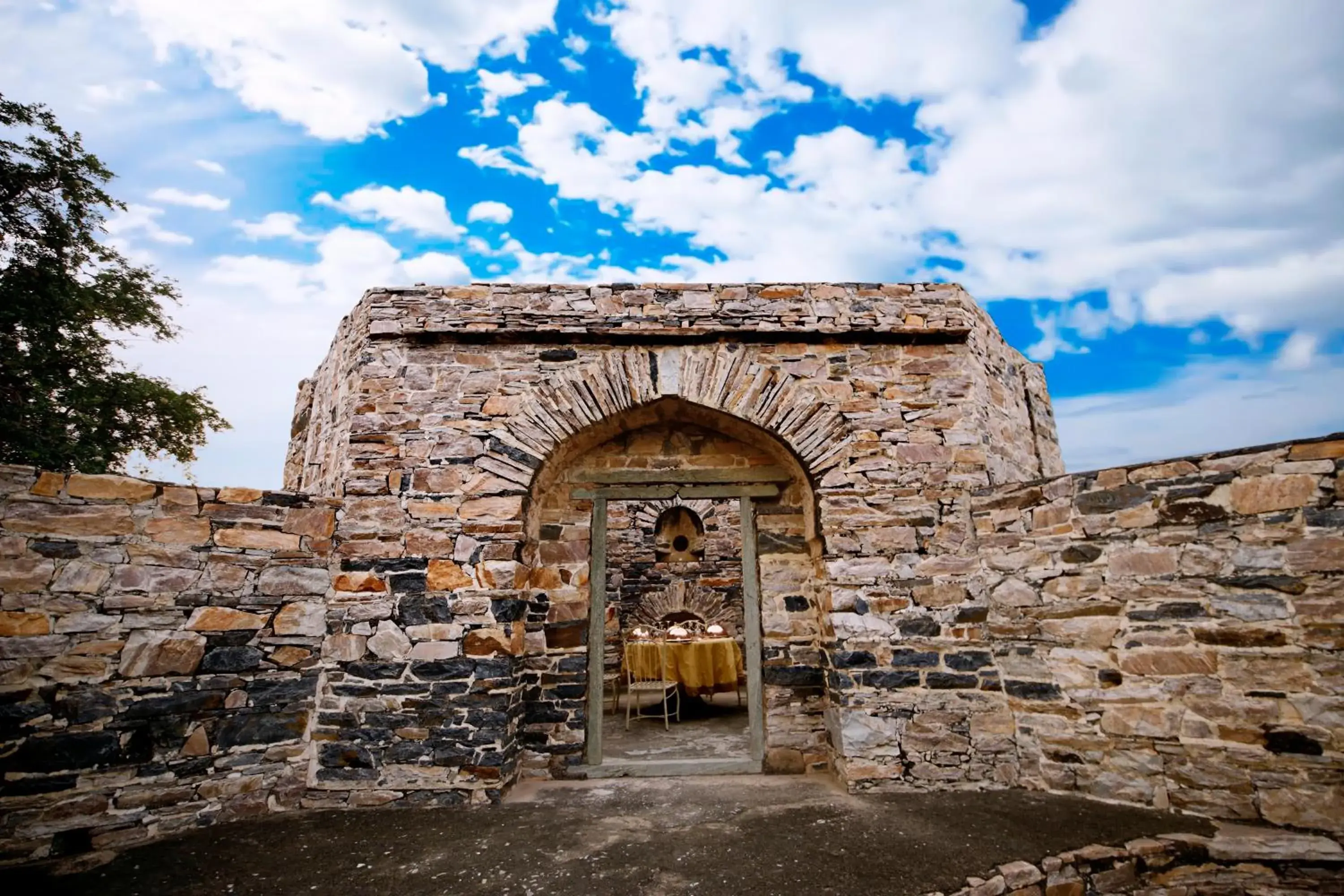 Property building in Castle Kanota Property building in Castle Kanota