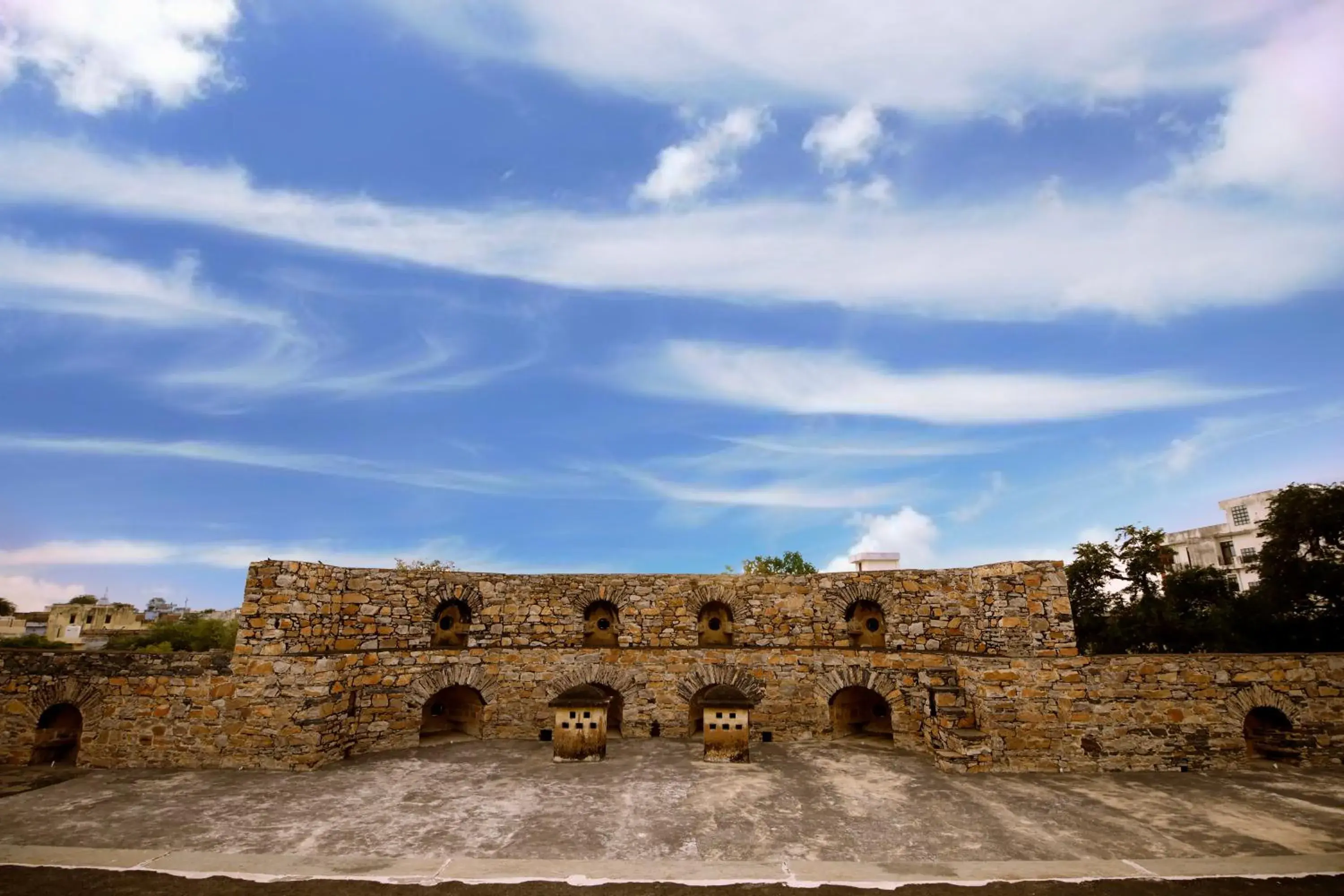 Property building in Castle Kanota Property building in Castle Kanota