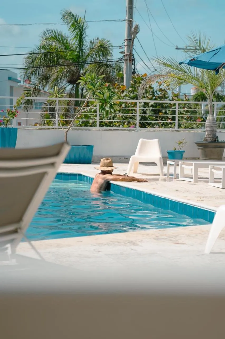 Swimming pool in Vista Marina Residence