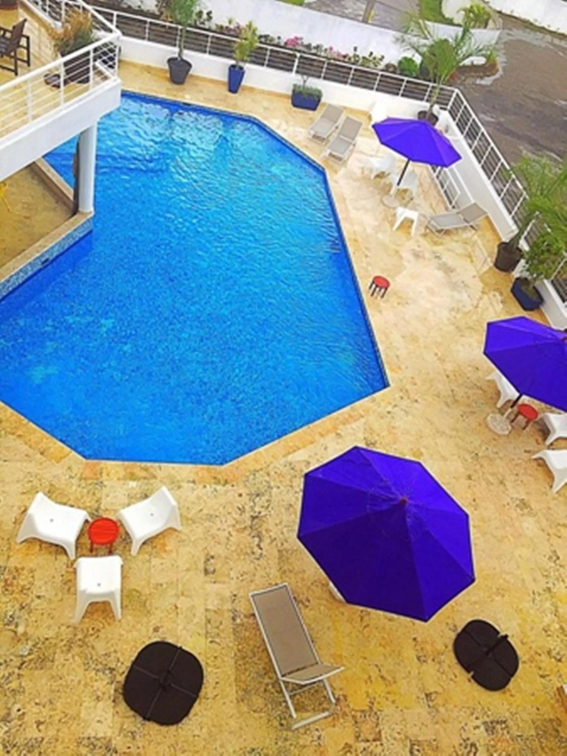 Swimming pool in Vista Marina Residence