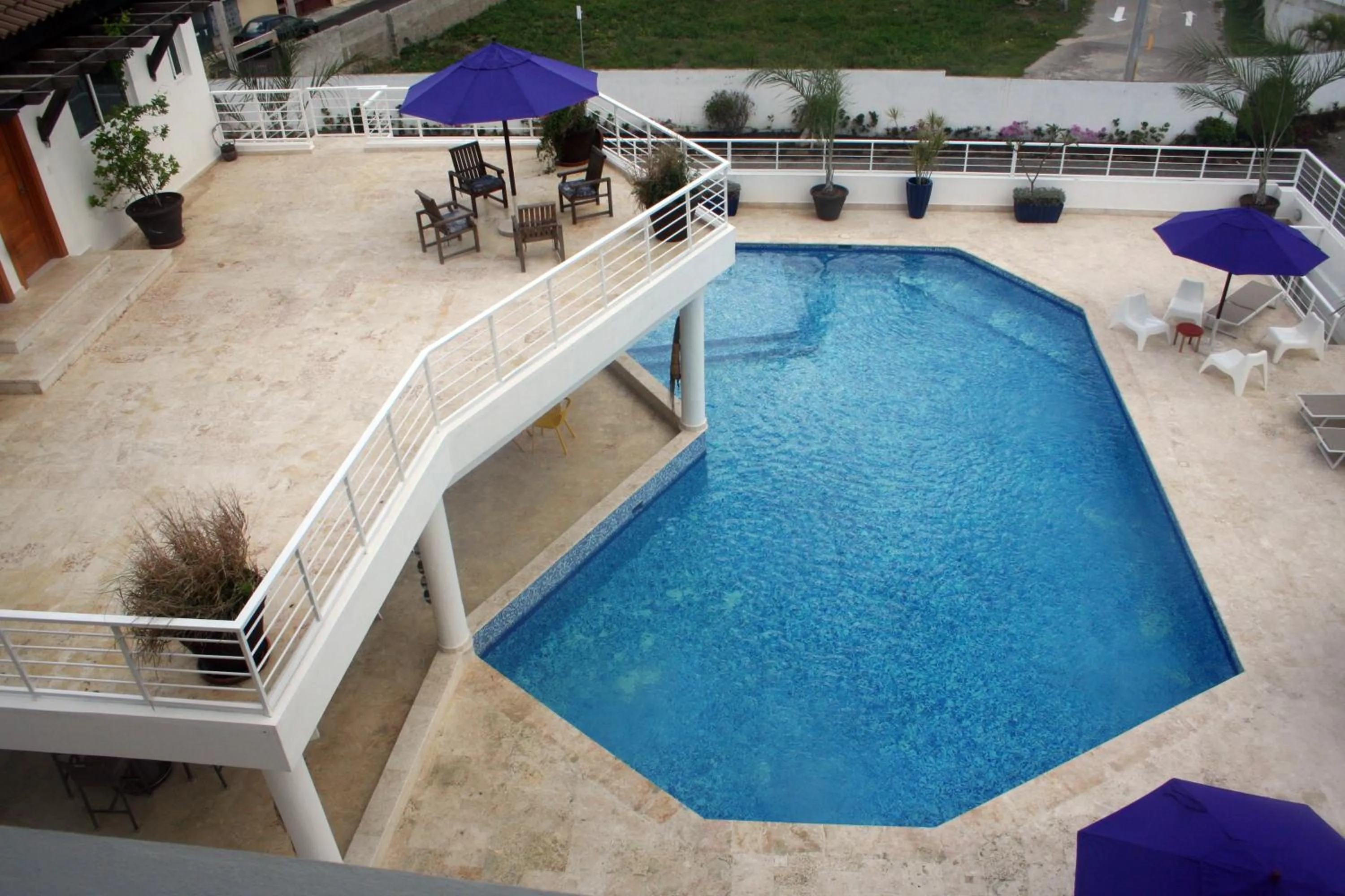 Swimming pool in Vista Marina Residence