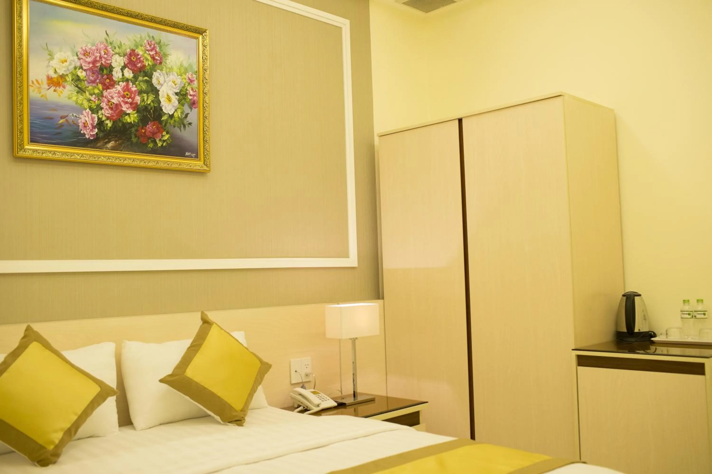 Bedroom, Bed in Hotel Hoang Minh Chau