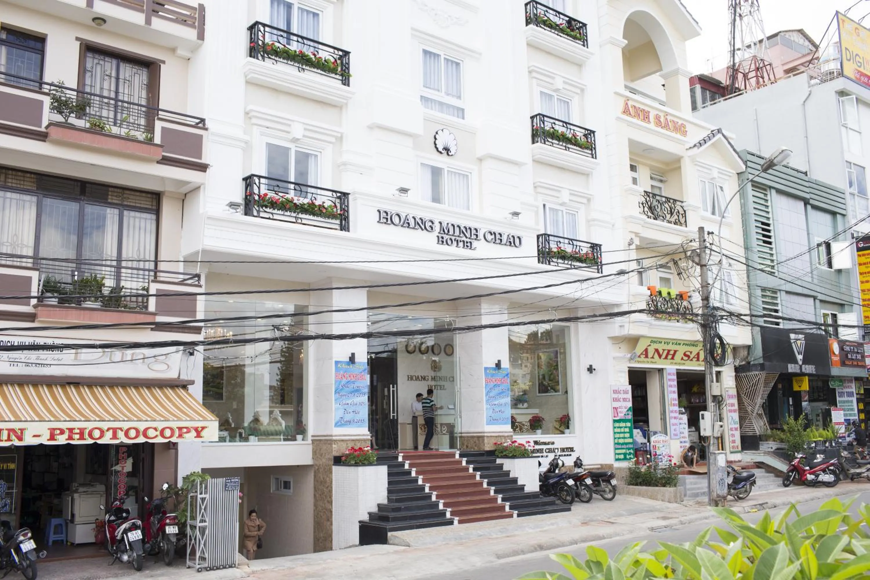 Day in Hotel Hoang Minh Chau