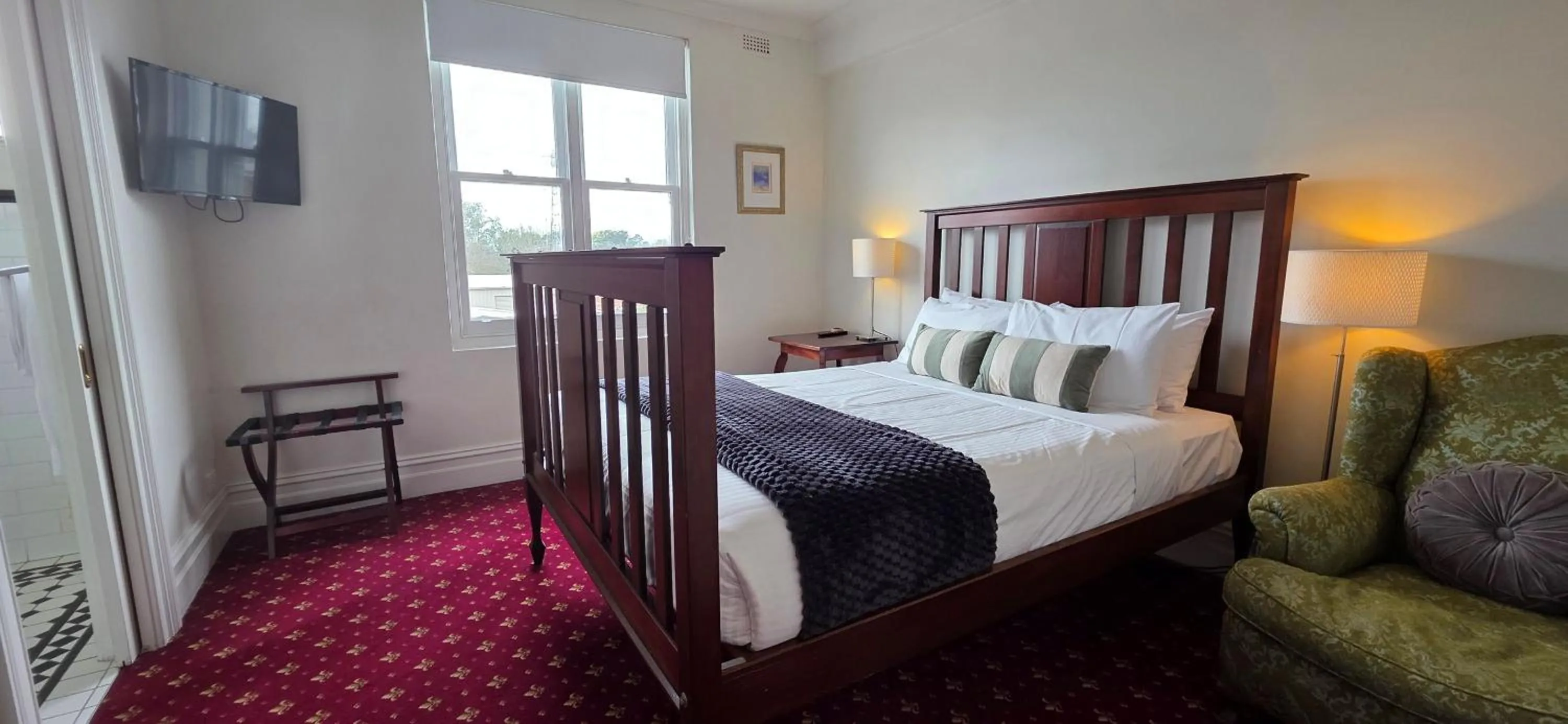 Bed in The Corner Hotel Alexandra