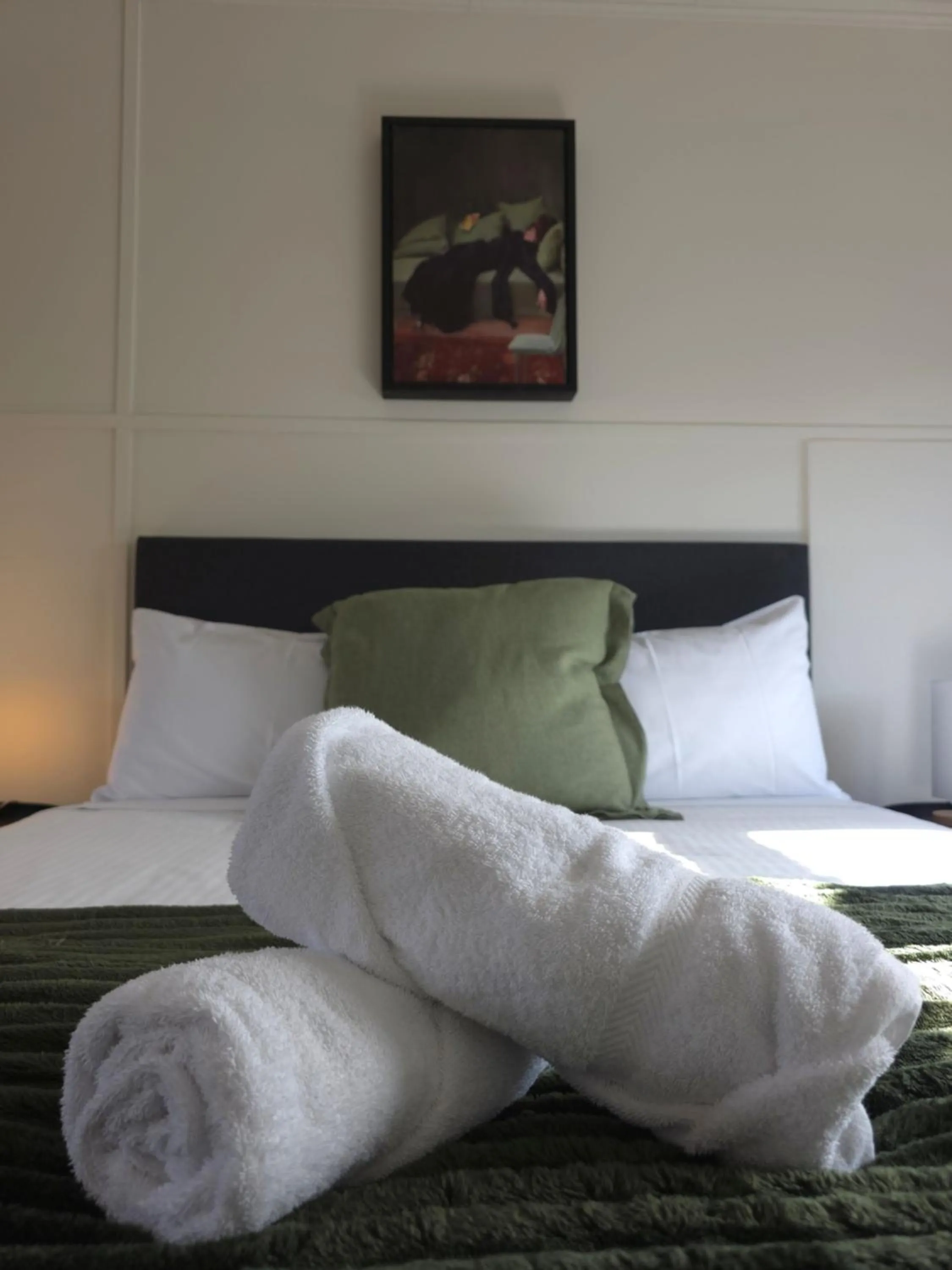 Bedroom, Bed in The Corner Hotel Alexandra