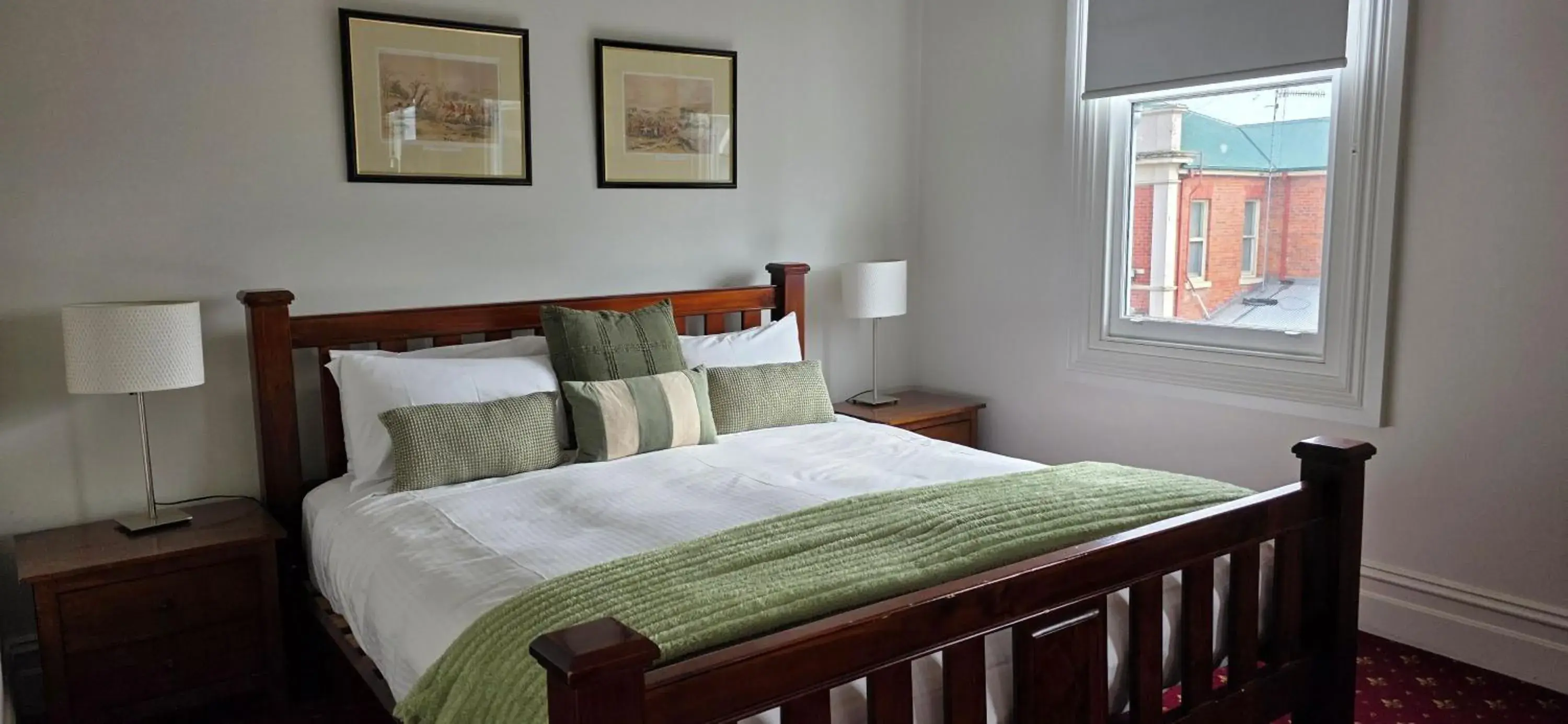 Deluxe King Suite in The Corner Hotel Alexandra Deluxe King Suite in The Corner Hotel Alexandra