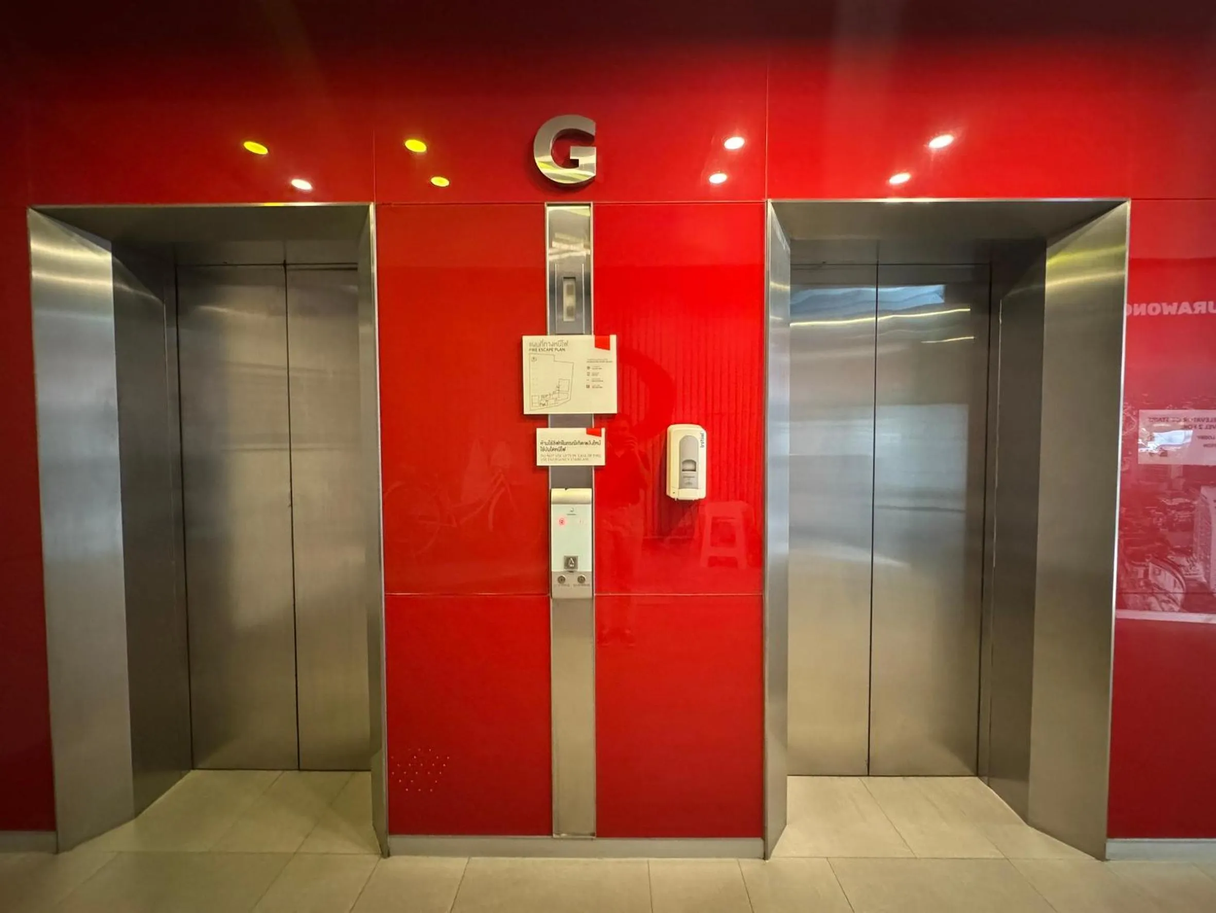 elevator in Easy Planet Bangkok Surawong