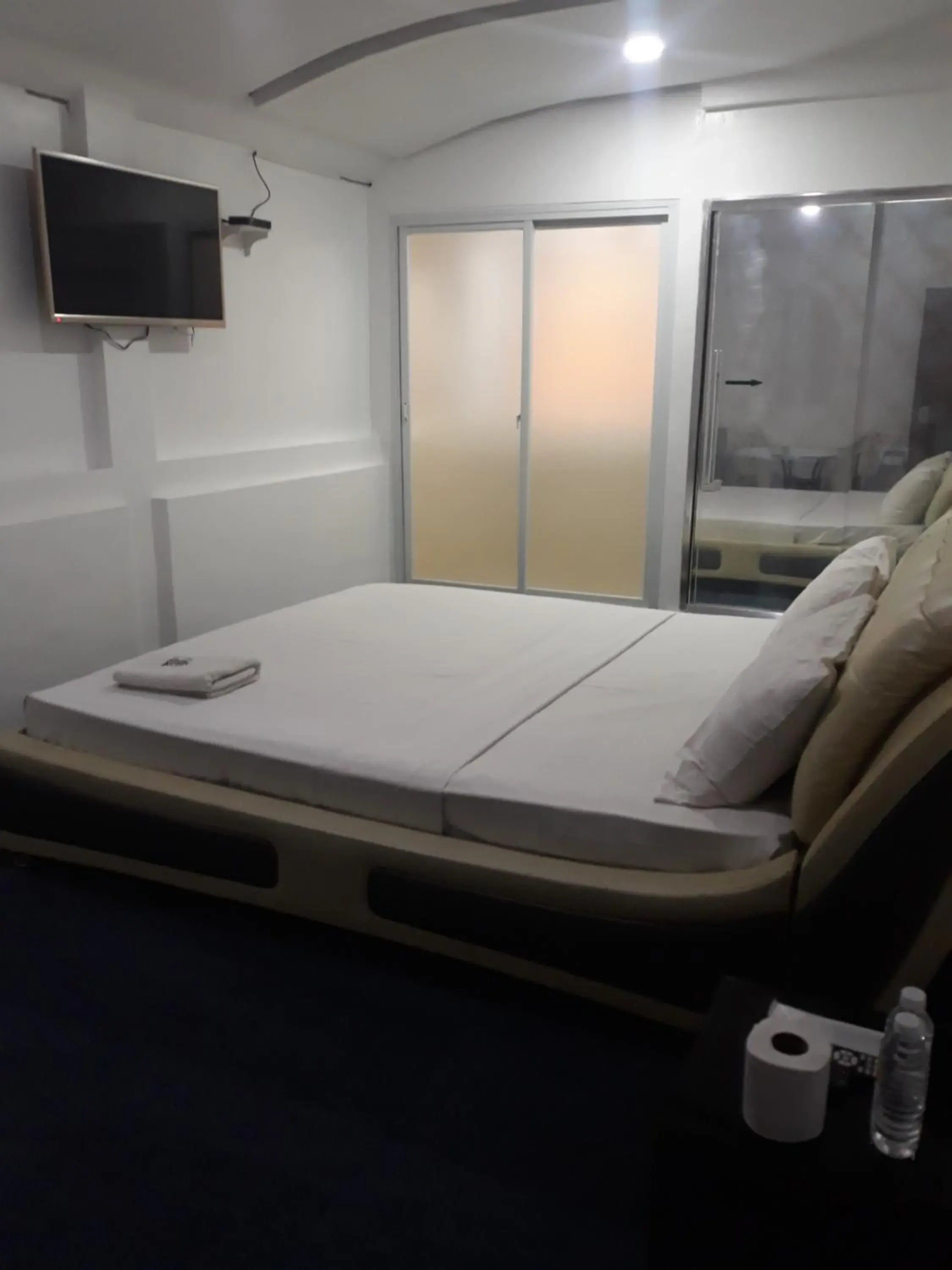 Bed in 999 Hotel Bed in 999 Hotel