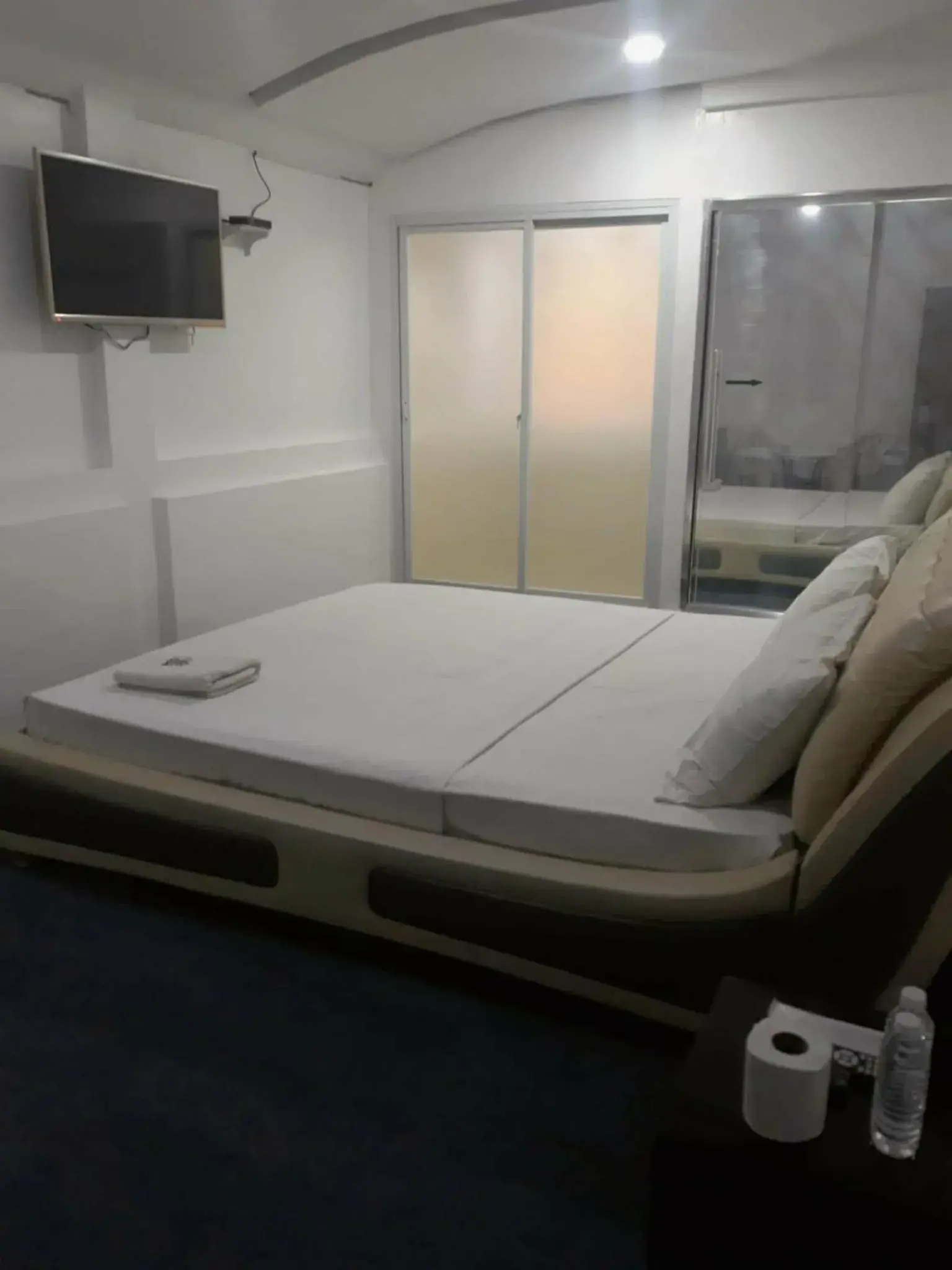 Bed in 999 Hotel Bed in 999 Hotel