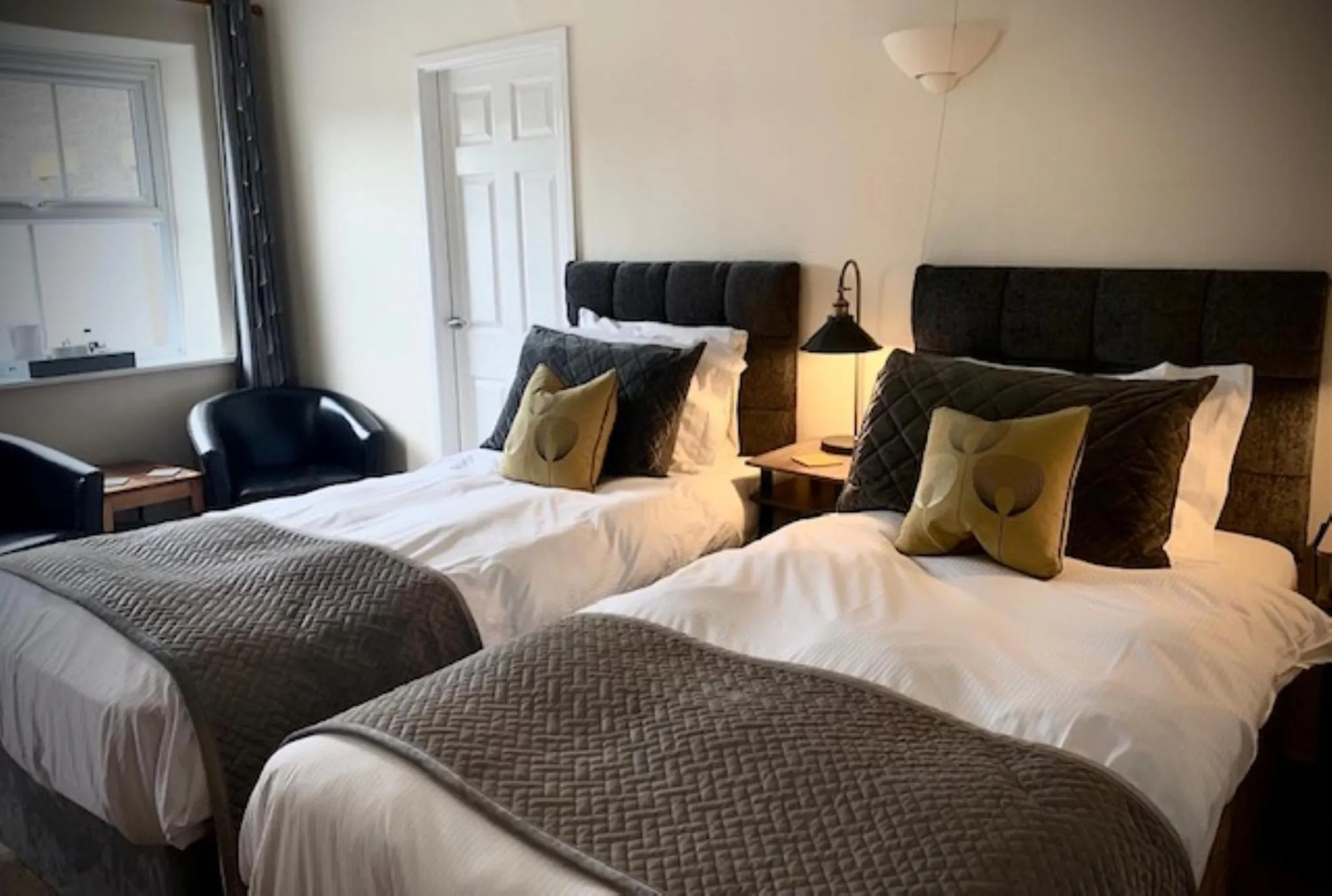 Twin Room with Private Bathroom in Pheasant Inn